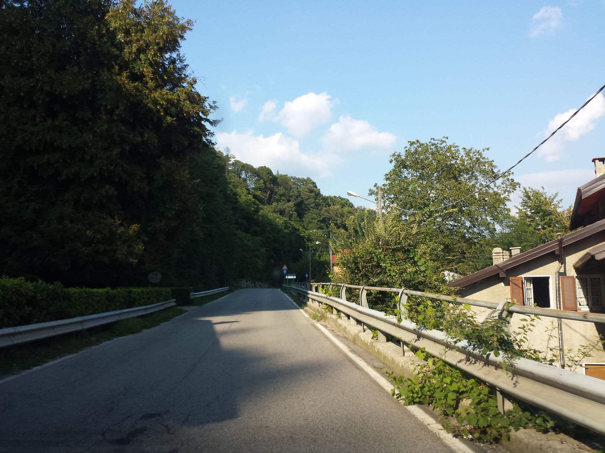 Street view near Bed & Breakfast Mon-Bay Villa, Monvalle — © lucamenini (CC BY-SA · Mapillary)