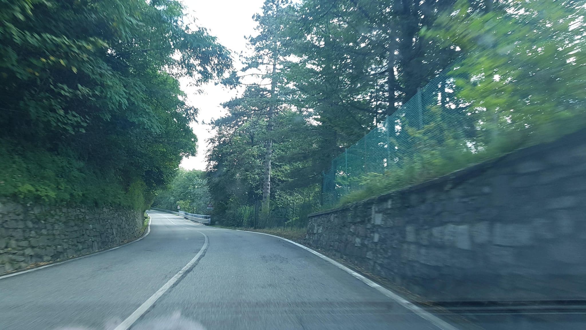 Street view near La Taverna dei Gufi, Arizzano — © igorzo (CC BY-SA · Mapillary)