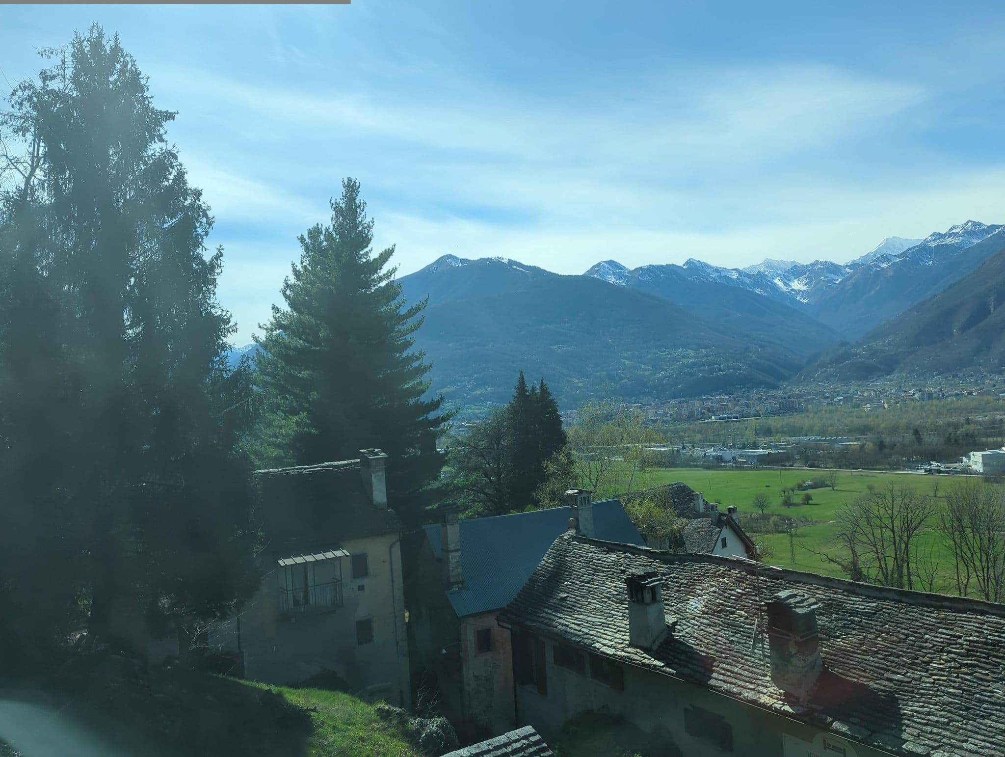 Street view near Borgo di Creggio, Masera — © oeschinen (CC BY-SA · Mapillary)