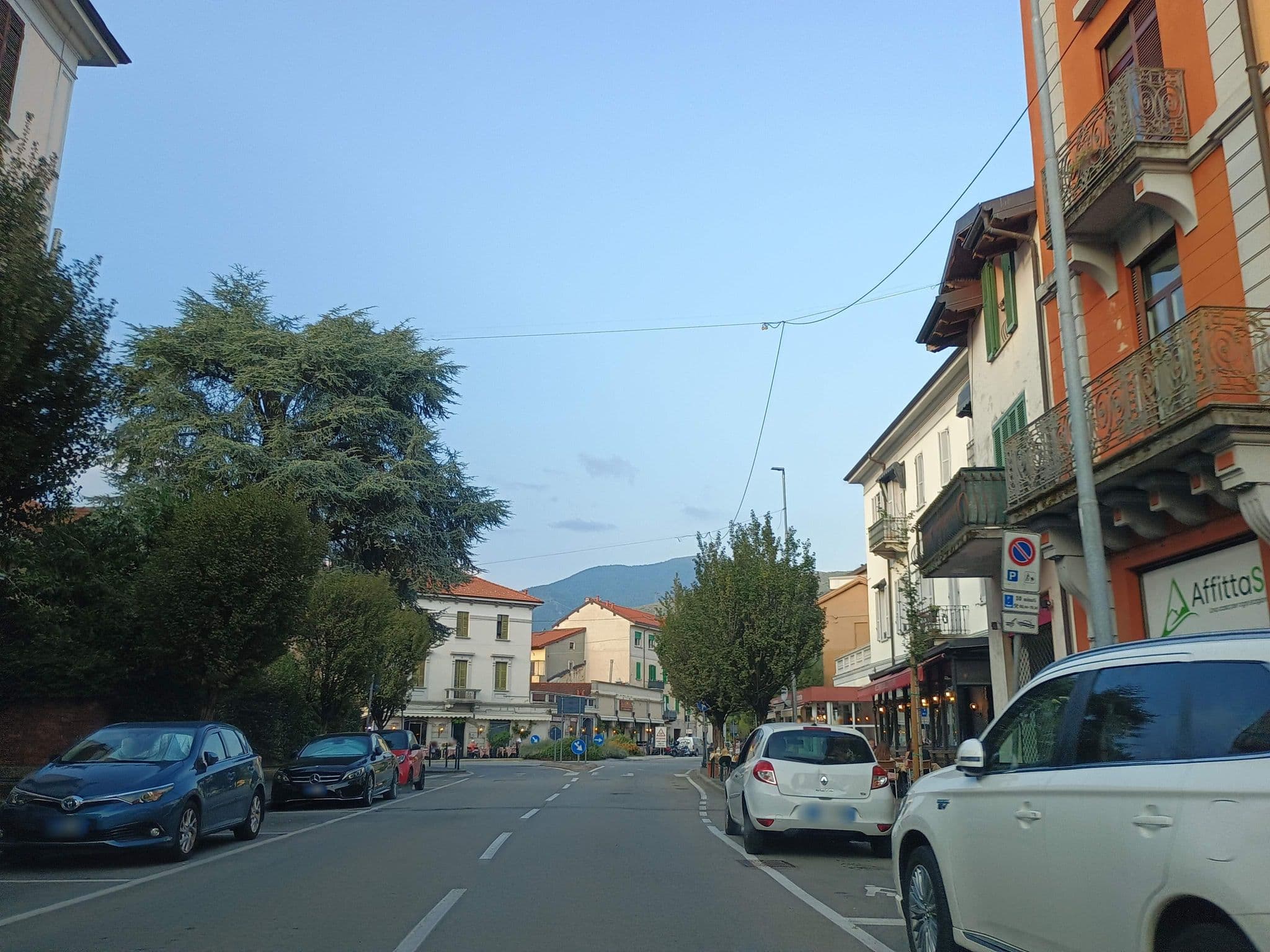 Street view near Albergo Ristorante Elvetia di Bernardi Vittorio & C., Luino — © thetornado76 (CC BY-SA · Mapillary)