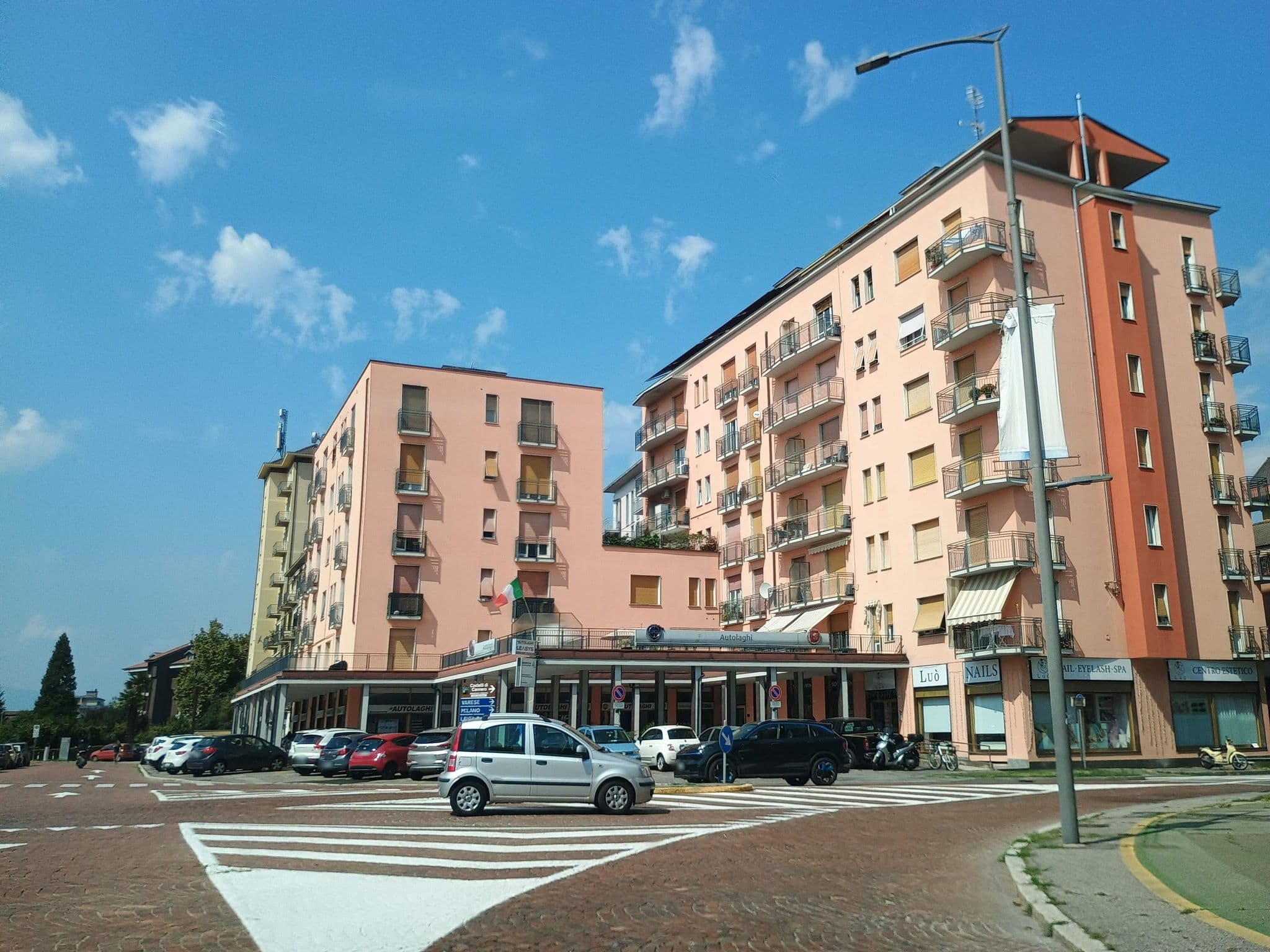 Street view near Hotel Internazionale, Luino — © thetornado76 (CC BY-SA · Mapillary)