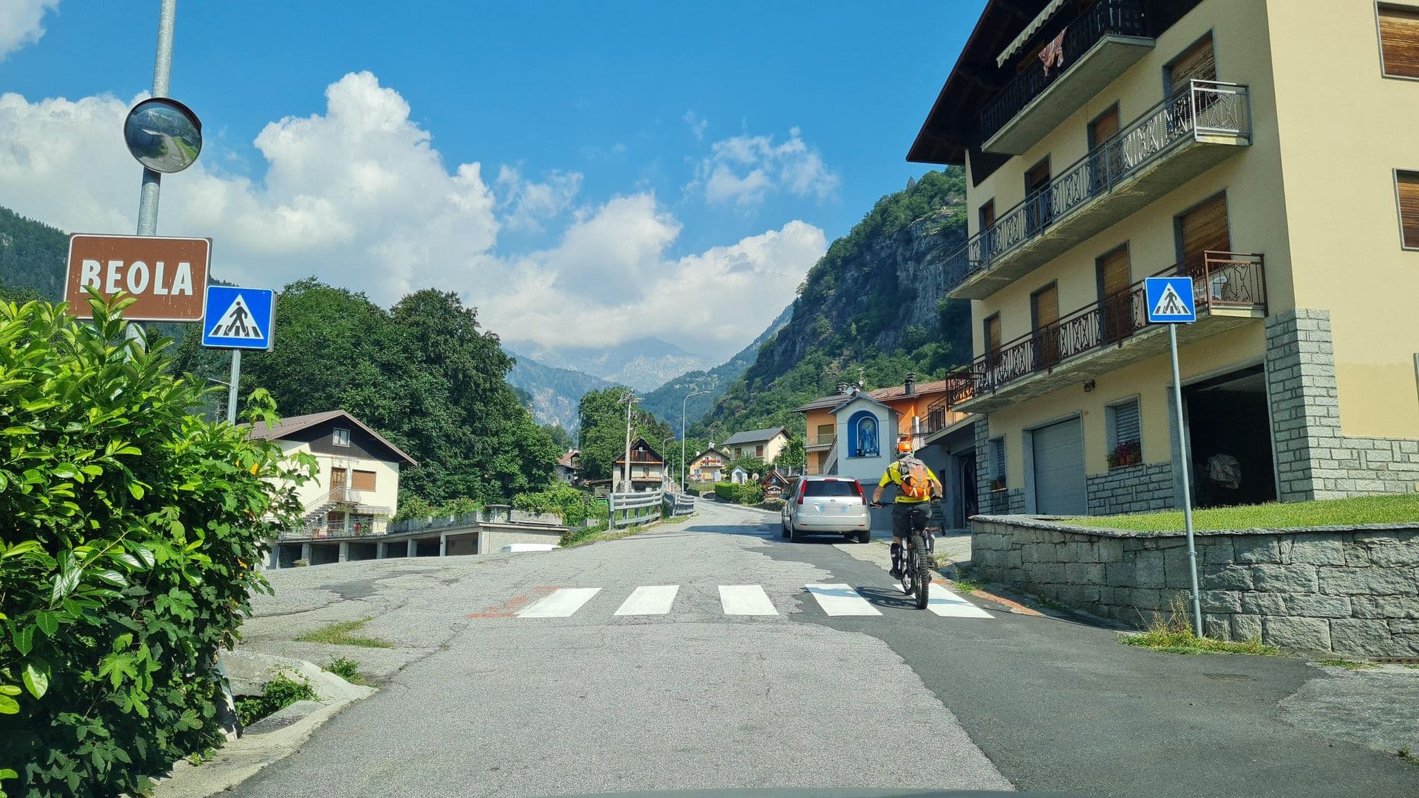 Street view near B&B La Beula, Varzo — © laniuscollurio (CC BY-SA · Mapillary)