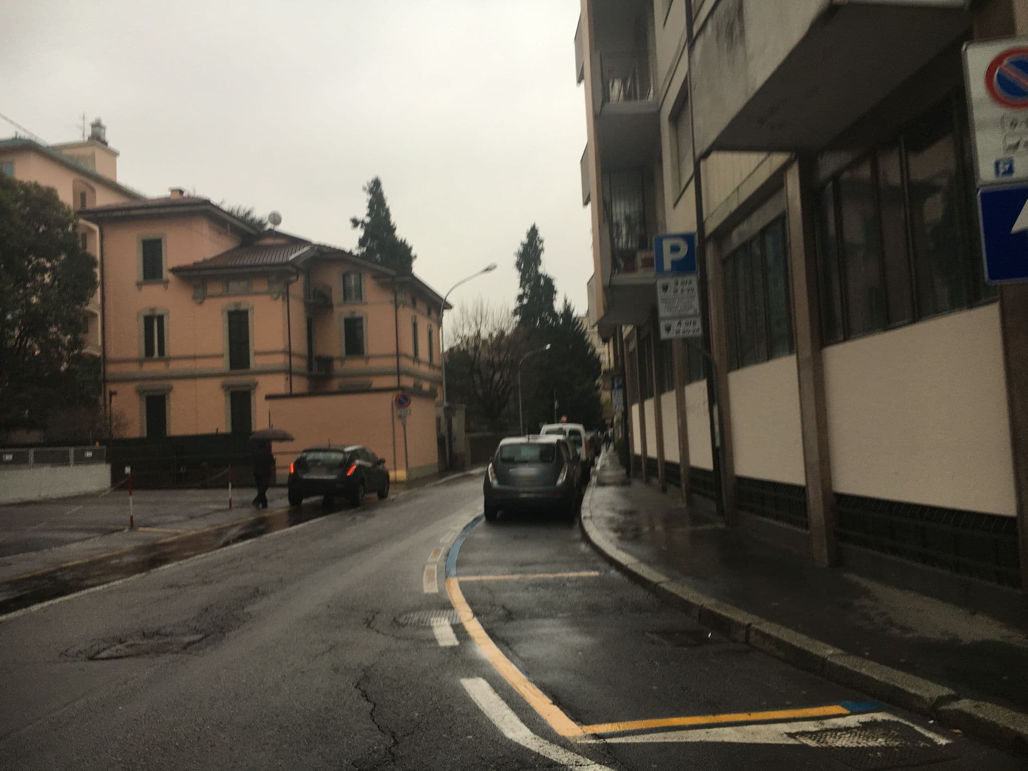 Street view near Hotel Crystal, Varese — © kumo (CC BY-SA · Mapillary)