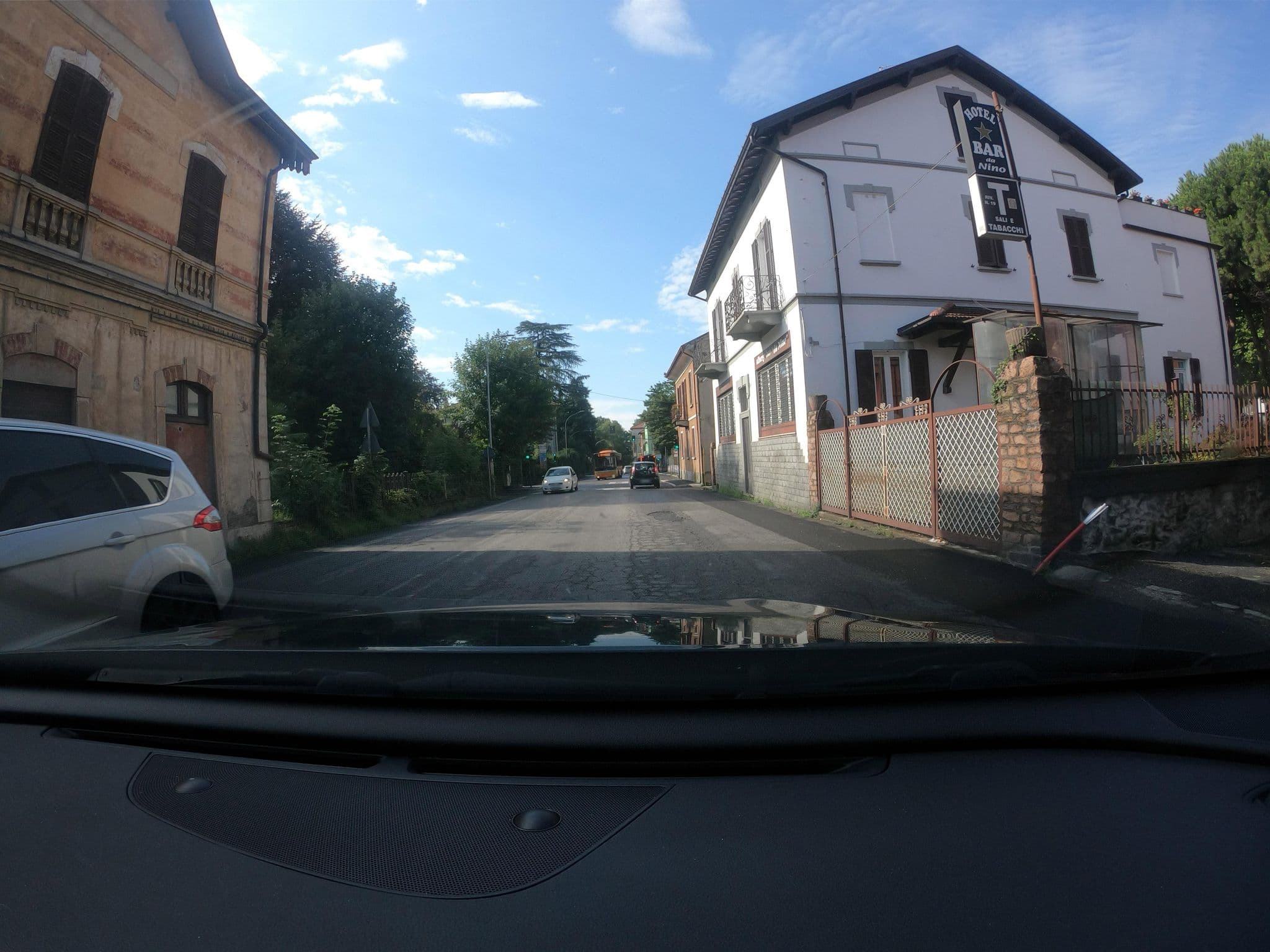 Street view near Albergo Ristorante Bar da Nino, Varese — © lorenzostucchi (CC BY-SA · Mapillary)