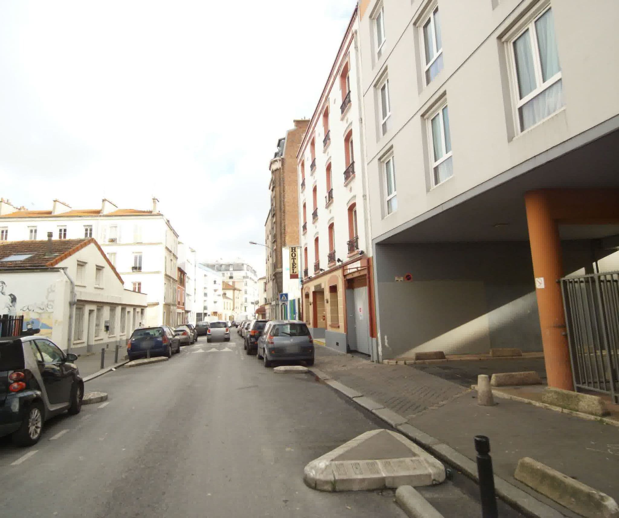 Street view near Hôtel Meublé Belle Étoile, Saint-Ouen — © sogefi (CC BY-SA · Mapillary)