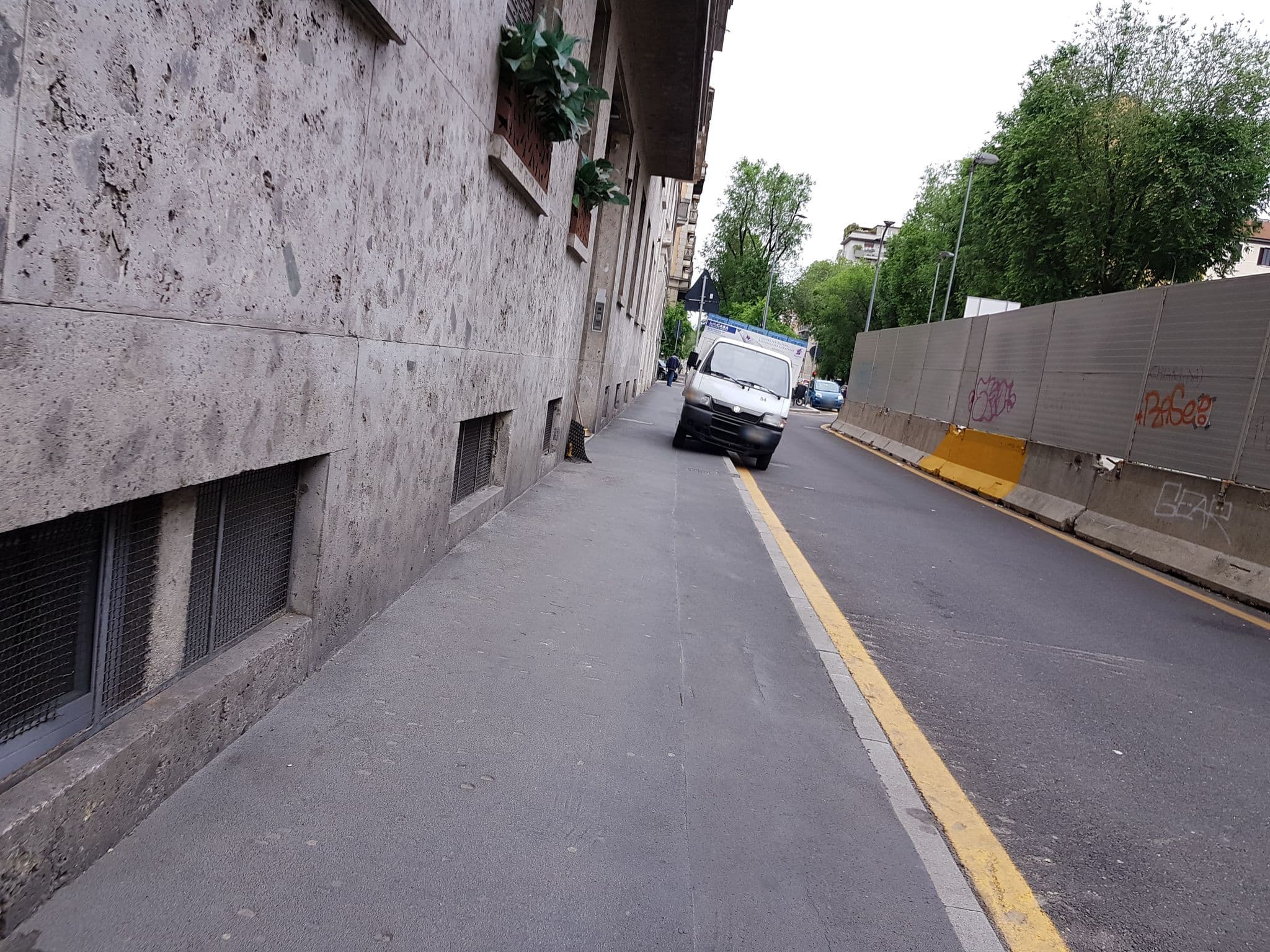Street view near Pio Albergo Pummaro', Milan — © ale_zena_it (CC BY-SA · Mapillary)
