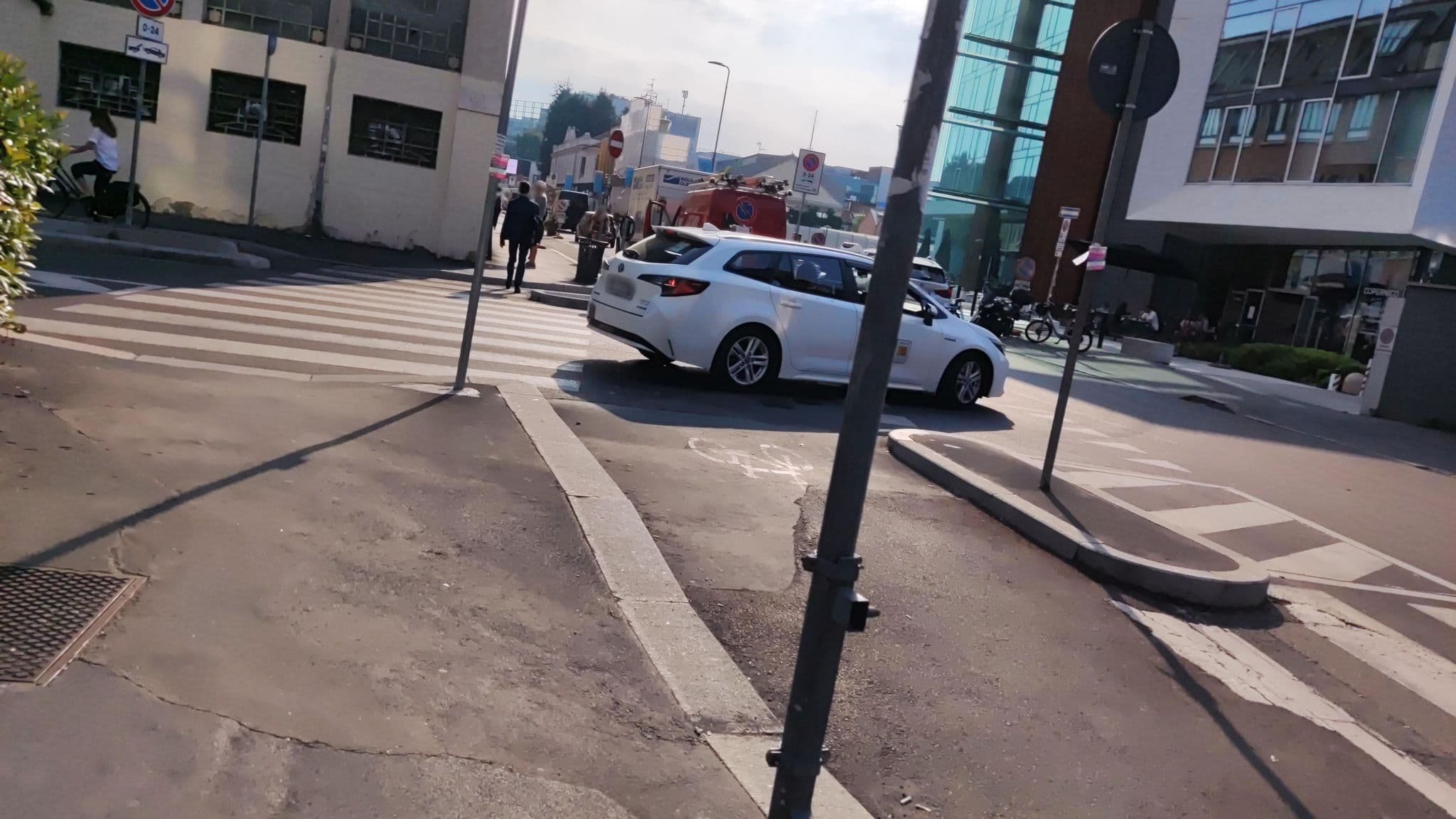 Street view near LSDC2011 - Nhow, Milan — © marcuscalabresus (CC BY-SA · Mapillary)
