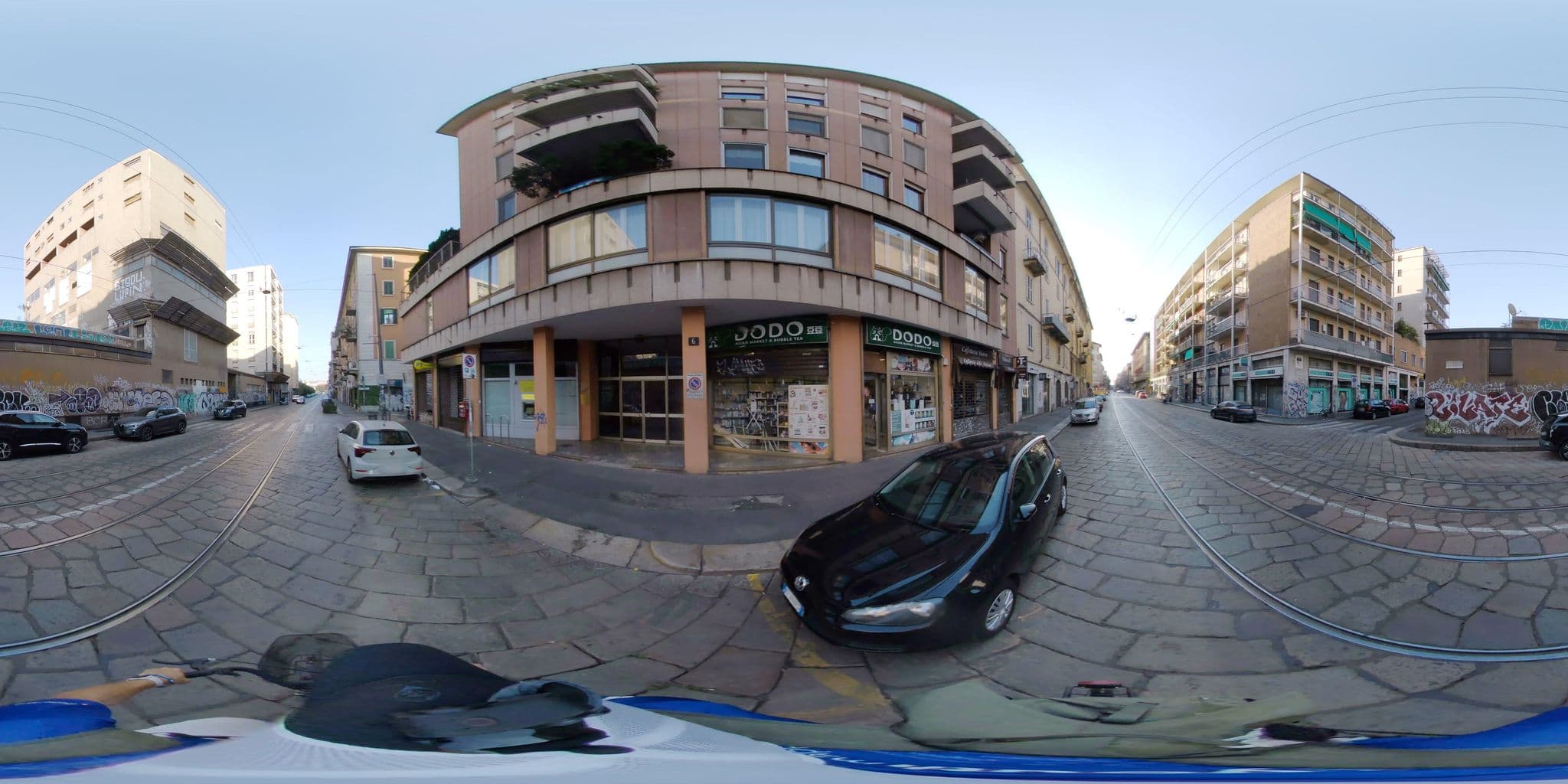 Street view near Maison Bleu, Milan — © mapconcierge (CC BY-SA · Mapillary)