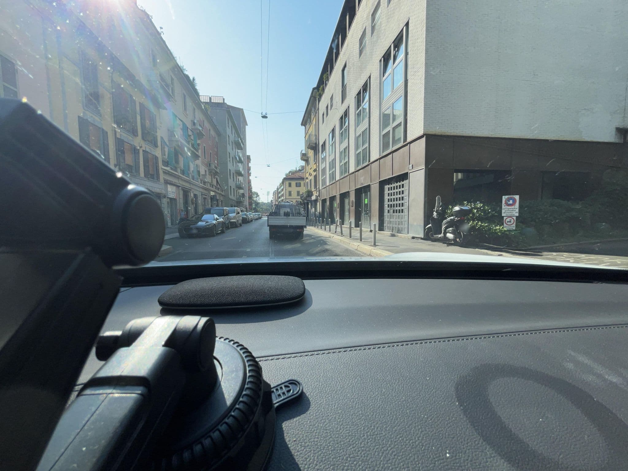 Street view near Citycentre Apartments, Chinatown — © lin_wang (CC BY-SA · Mapillary)