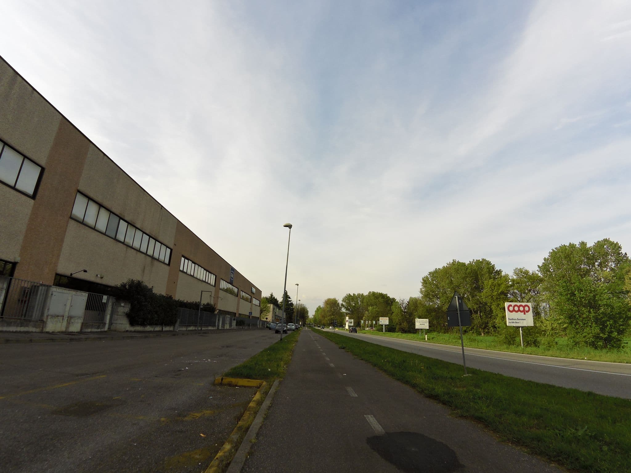 Street view near Daddy Gestioni SRL, Mezzate — © marcuscalabresus (CC BY-SA · Mapillary)