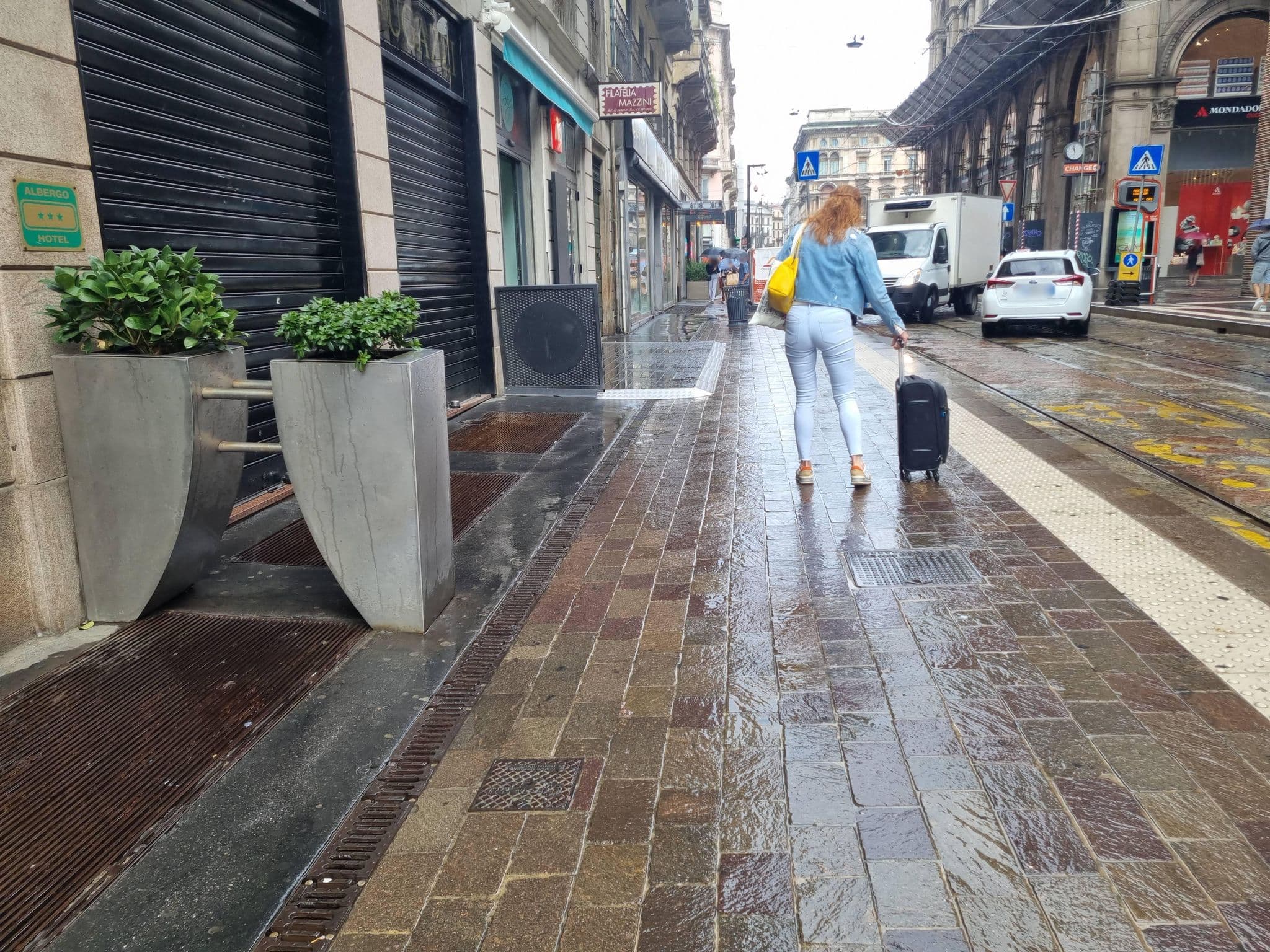 Street view near Sweet Inn Apartment, Milan — © dsmm (CC BY-SA · Mapillary)