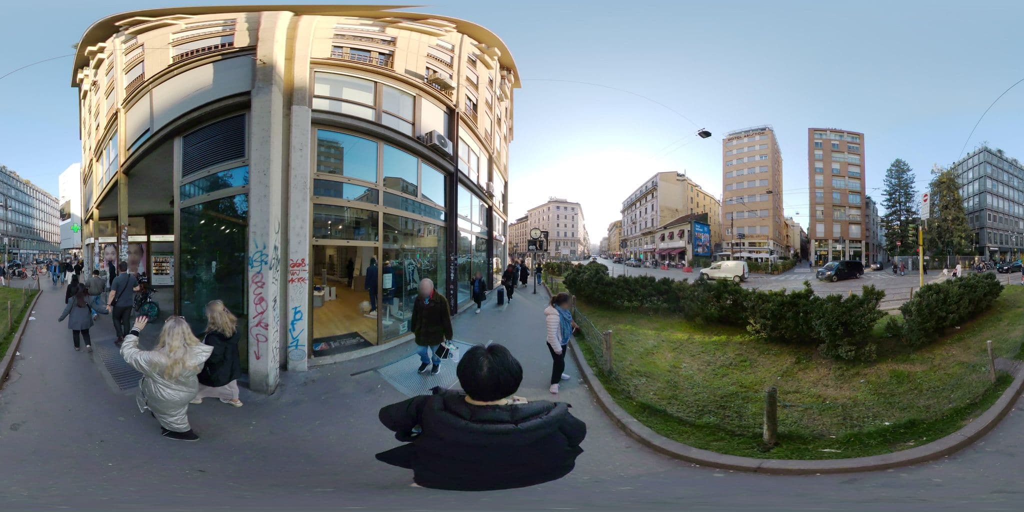 Street view near room 106, Milan — © akiyoshiii213 (CC BY-SA · Mapillary)