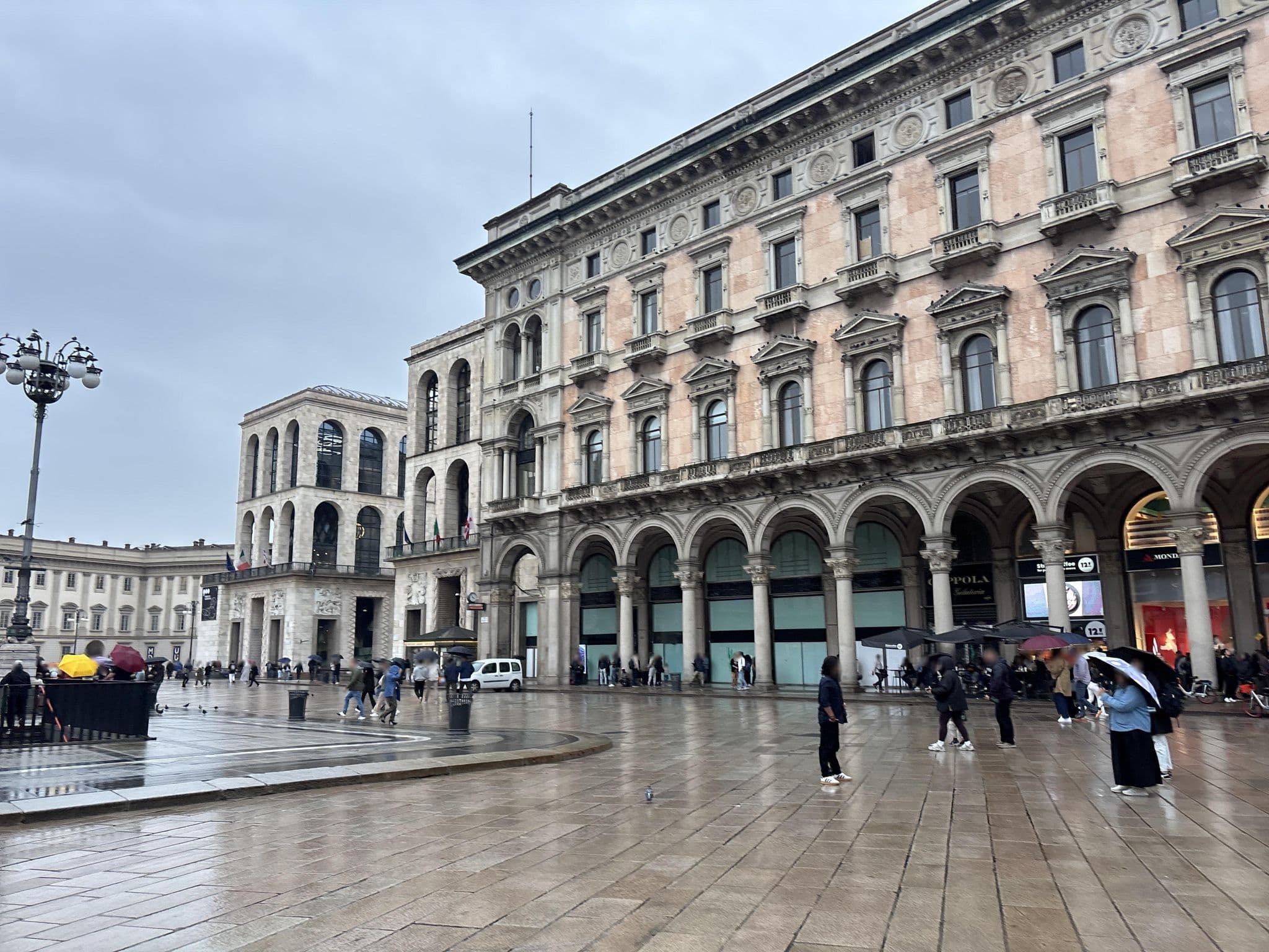 Street view near ادخن بالبلكونه, Milan — © robot8a (CC BY-SA · Mapillary)
