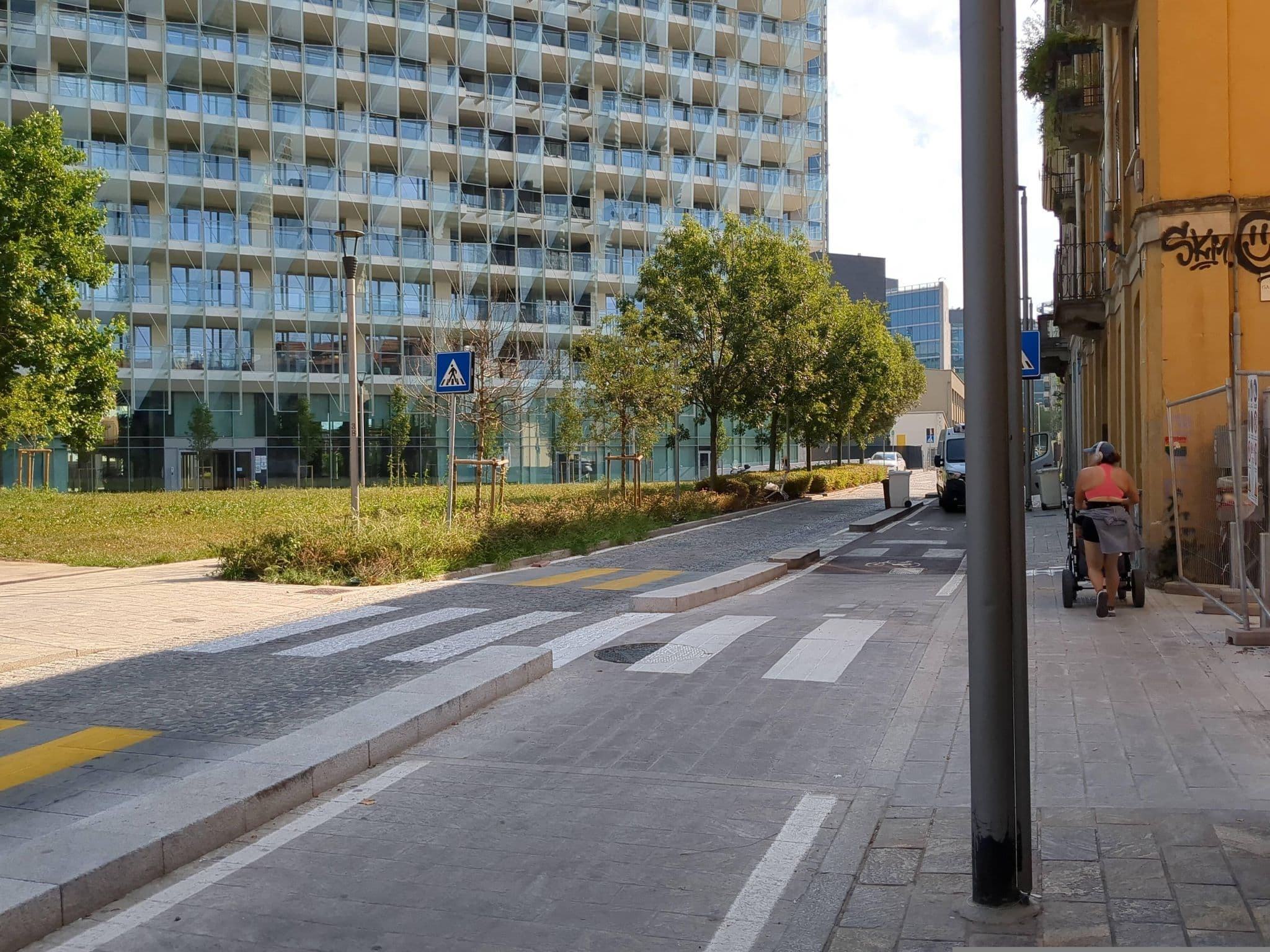 Street view near Italianway Apartments - de Castillia 20, Chinatown — © jacopofar (CC BY-SA · Mapillary)