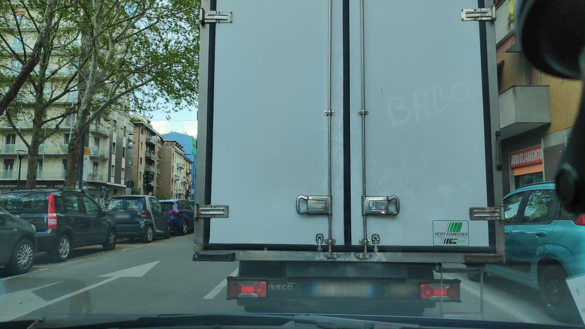 Street view near Le Tre Torri, Milano Due — © marcuscalabresus (CC BY-SA · Mapillary)