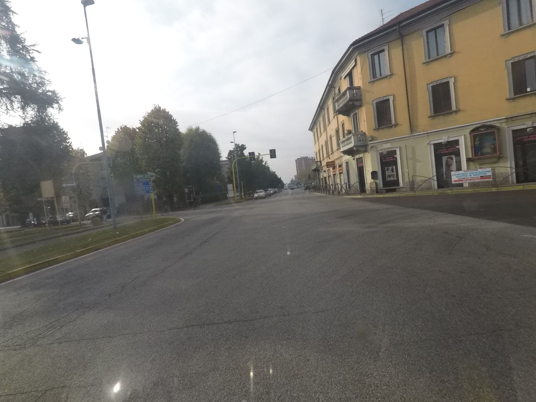 Street view near Bar Albergo da Tata di Denaro Martina, Brugherio — © lorenzostucchi (CC BY-SA · Mapillary)