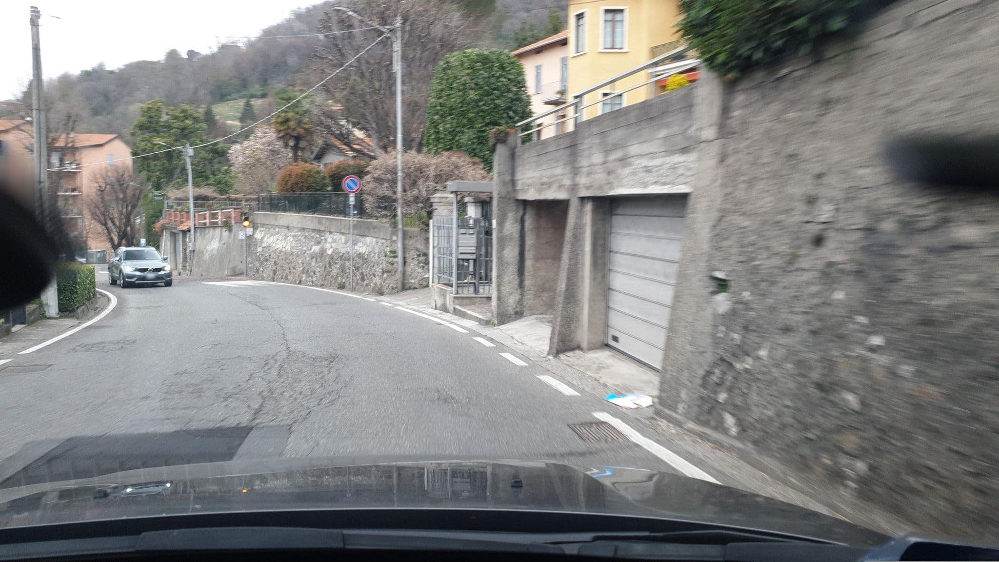 Street view near La Villa, Lipomo — © yannakis (CC BY-SA · Mapillary)