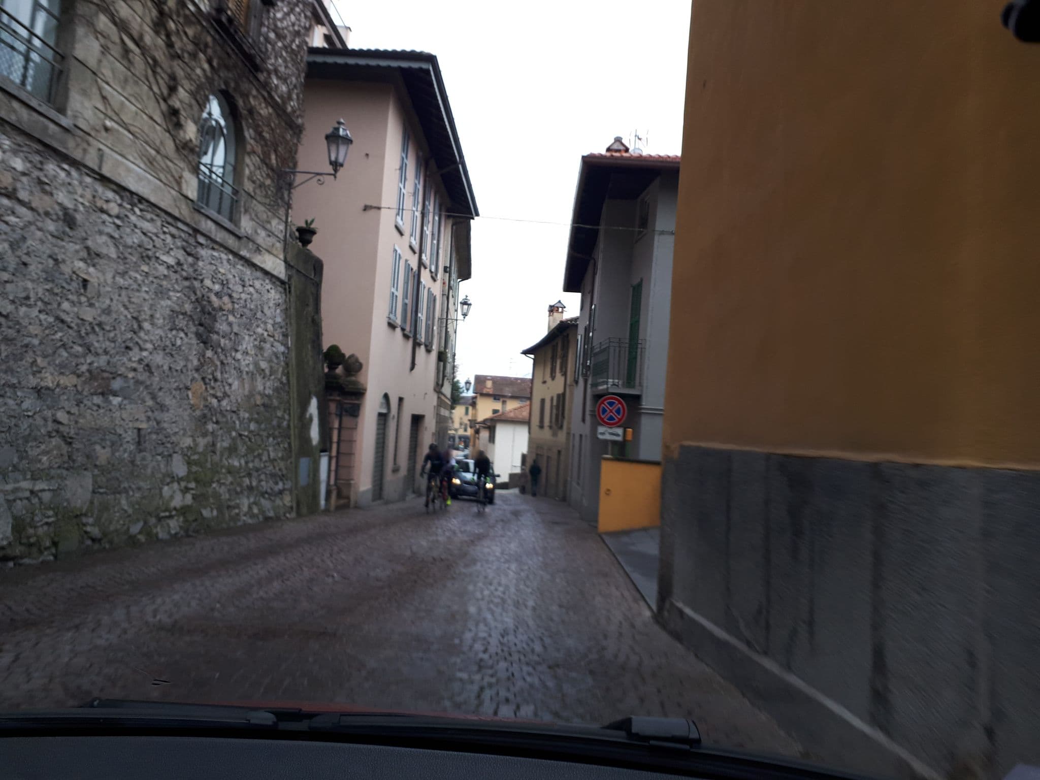 Street view near Robyhouse Varenna, Bellagio — © kaitu (CC BY-SA · Mapillary)