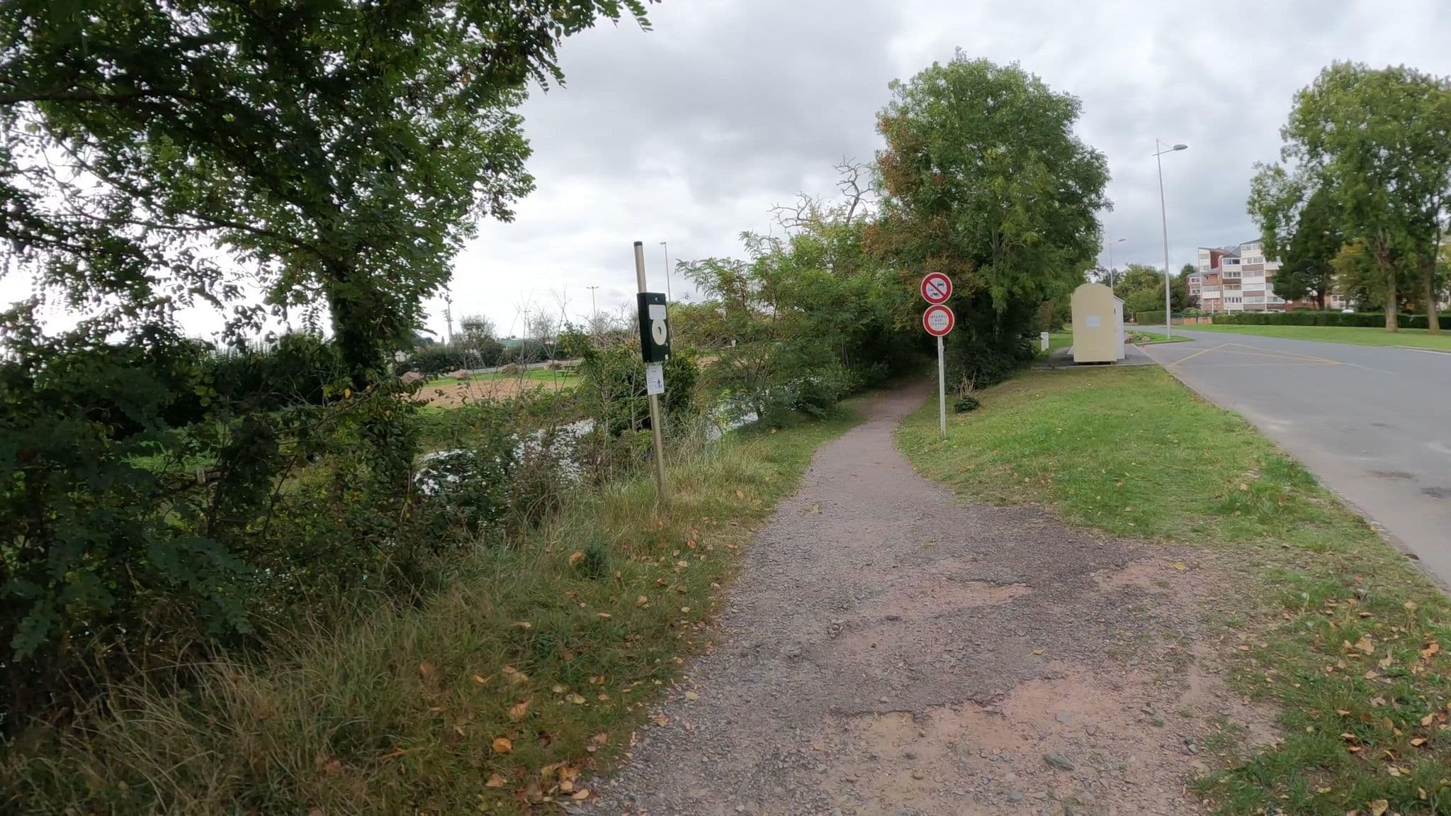 Street view near Cabourg Avenue Michel d'Ornano, Cabourg — © Nzau (CC BY-SA · Mapillary)
