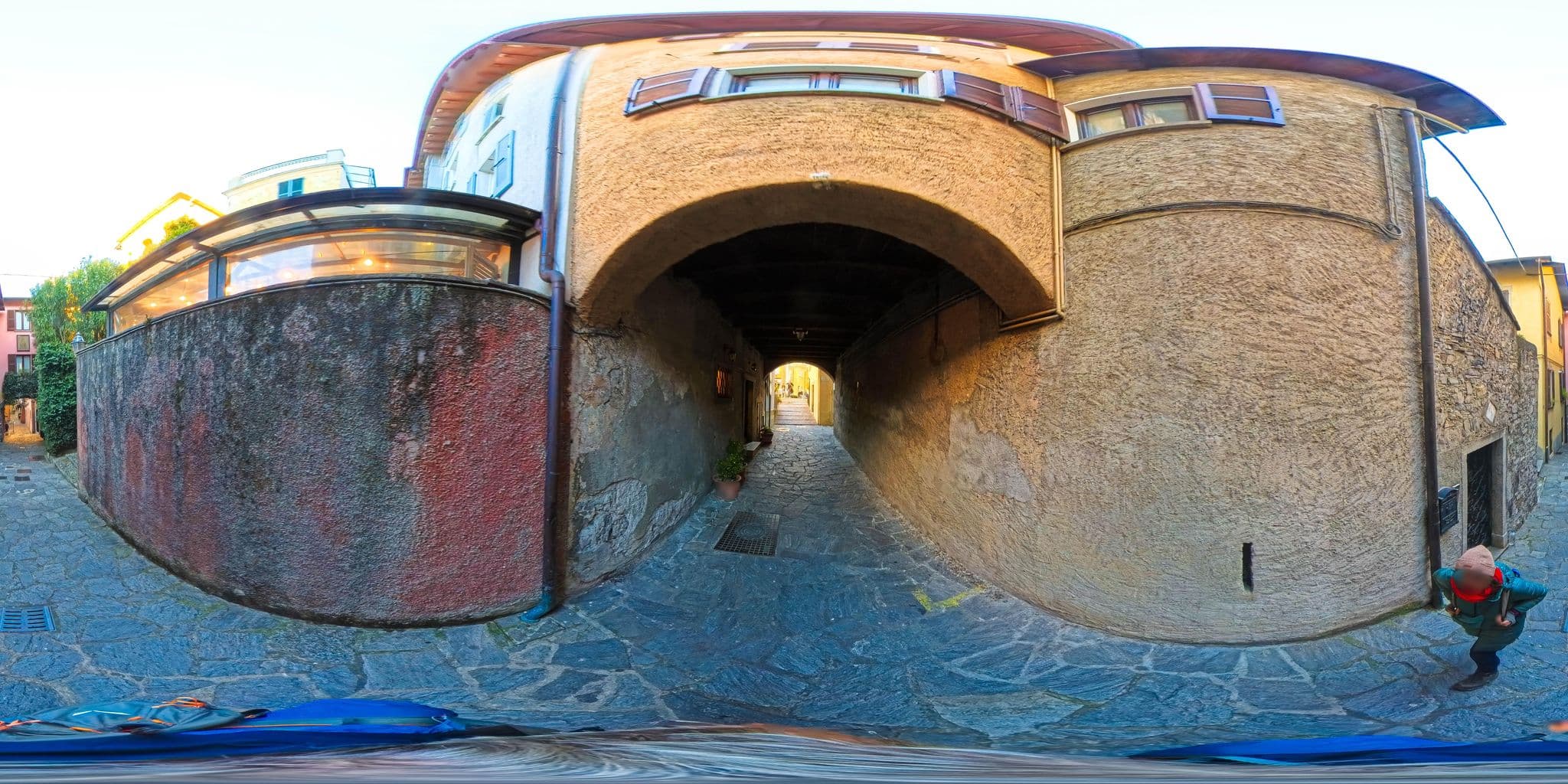 Street view near Varenna Center, Contrada del Prato, Bellagio — © Hol_Ger (CC BY-SA · Mapillary)
