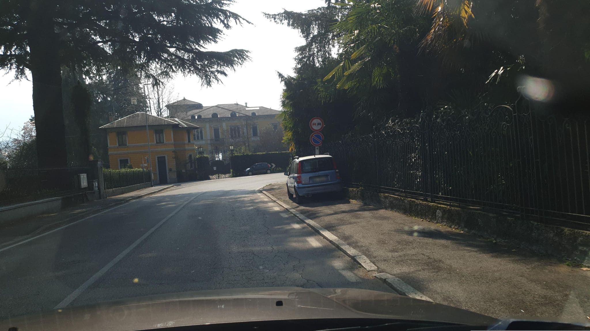 Street view near Antica Casa di Pietra, Dongo — © yannakis (CC BY-SA · Mapillary)