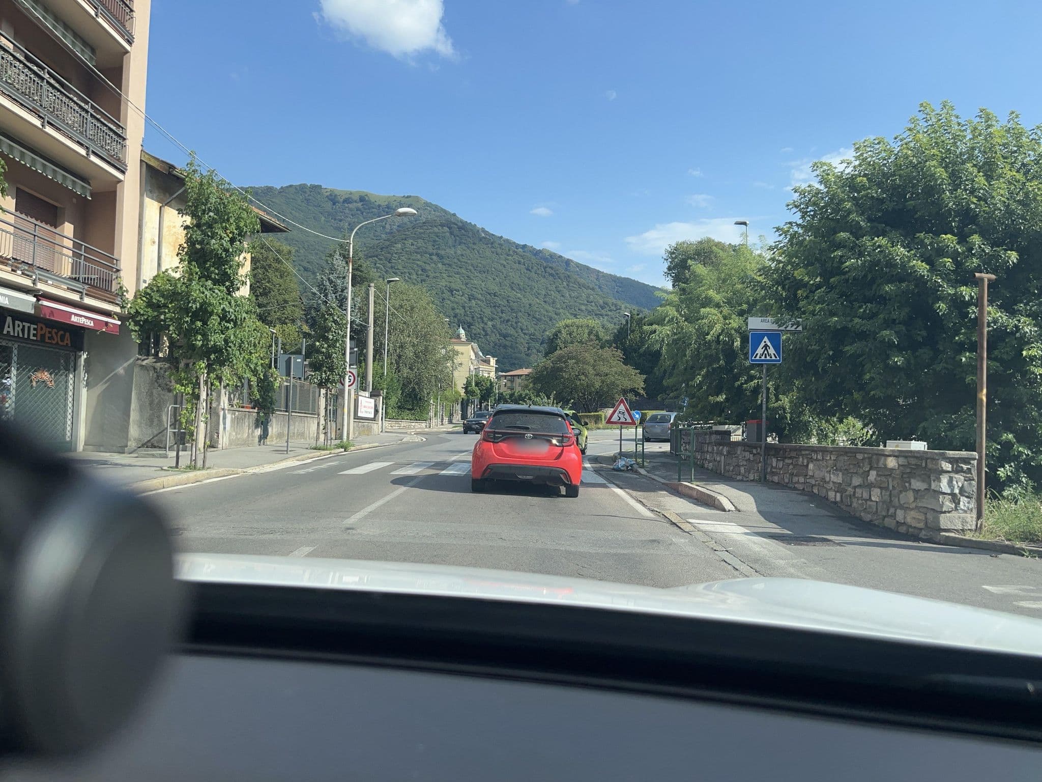 Street view near Albergo Ristorante La Zuppiera, Canzo — © lin_wang (CC BY-SA · Mapillary)