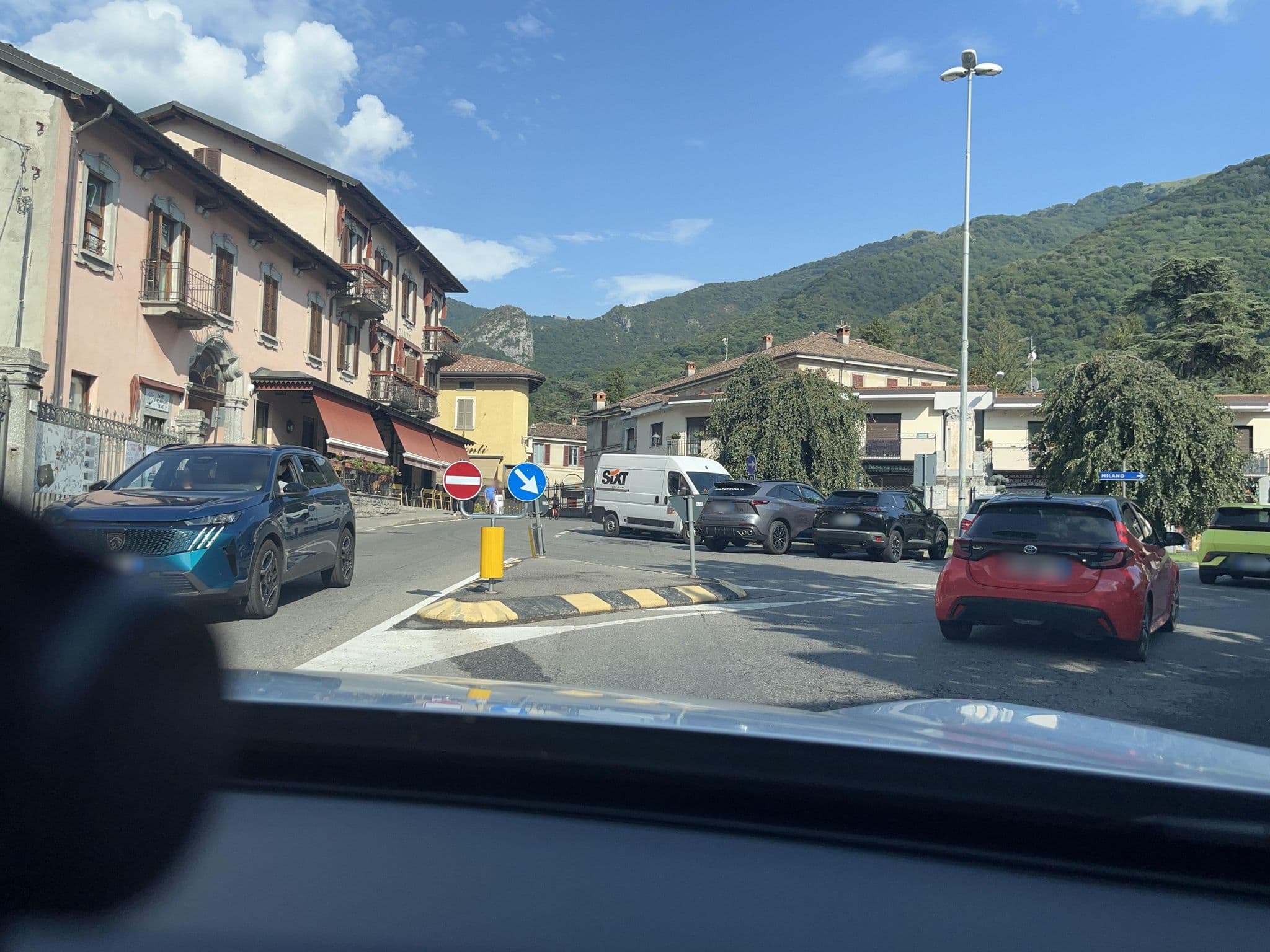 Street view near Caffetteria Enoteca Albergo Canzo, Canzo — © lin_wang (CC BY-SA · Mapillary)
