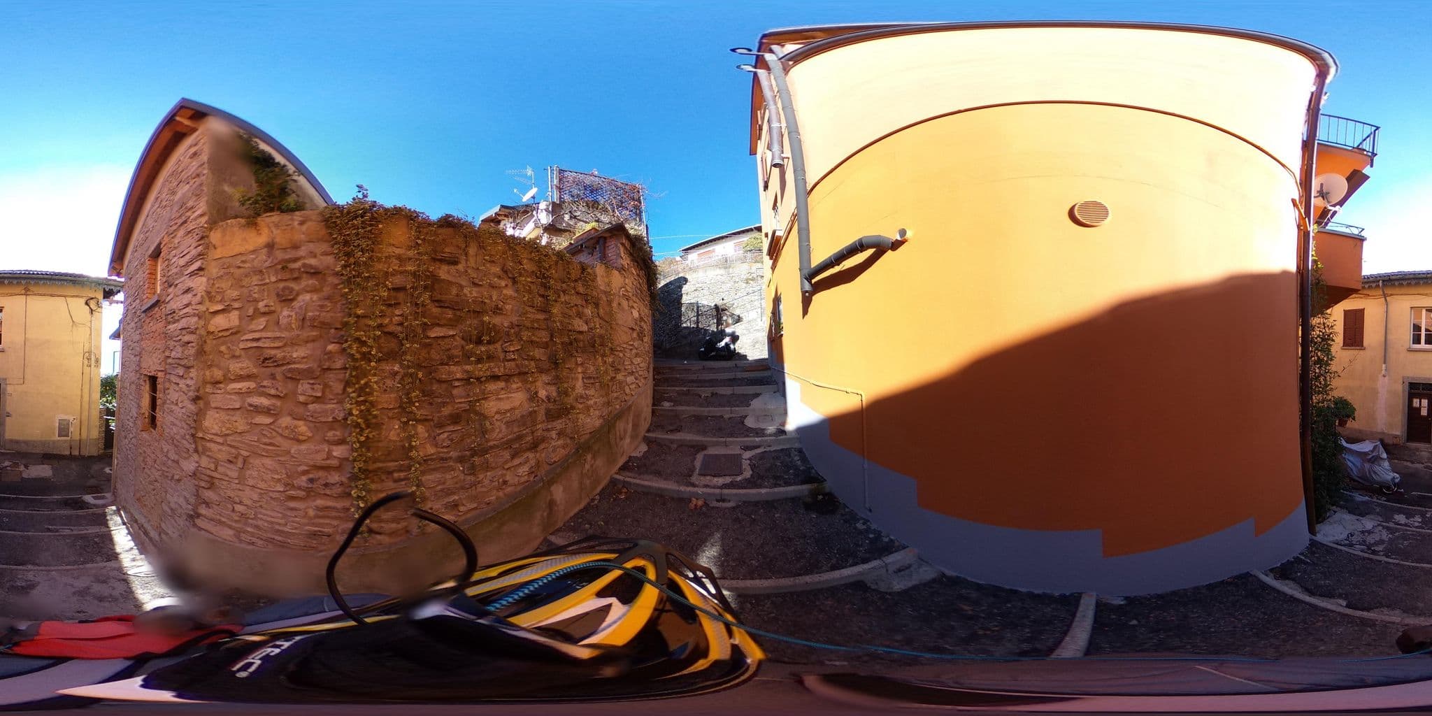 Street view near Casa Rossa - byMyHomeinComo, Cernobbio — © kaitu (CC BY-SA · Mapillary)