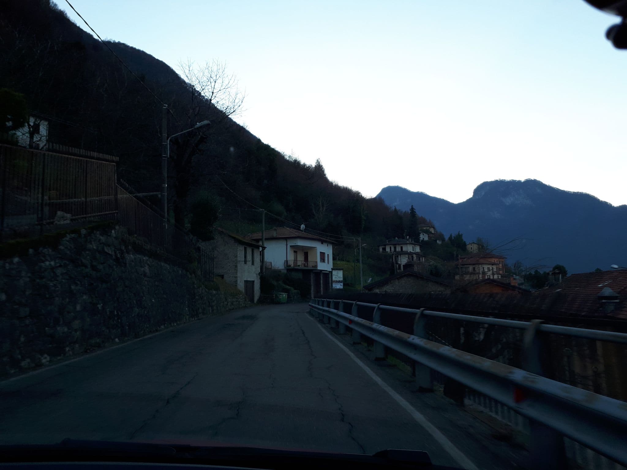 Street view near Breakfast On The Lake, Lezzeno — © kaitu (CC BY-SA · Mapillary)