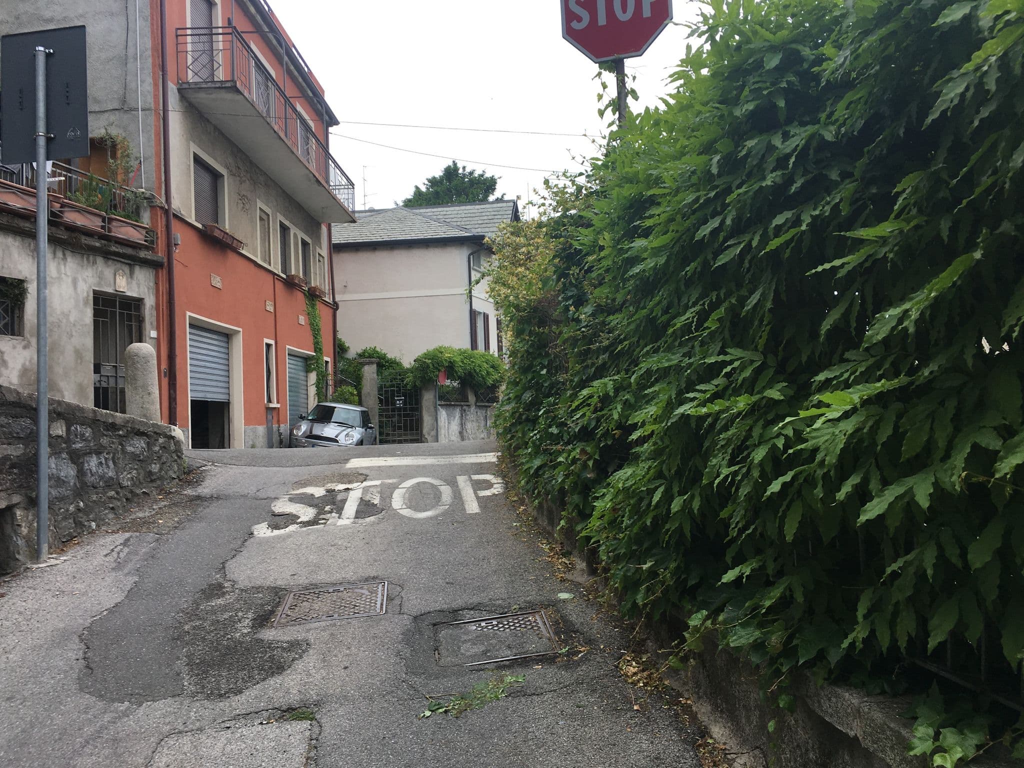 Street view near Villa Giuliani, Brunate — © lorenzostucchi (CC BY-SA · Mapillary)