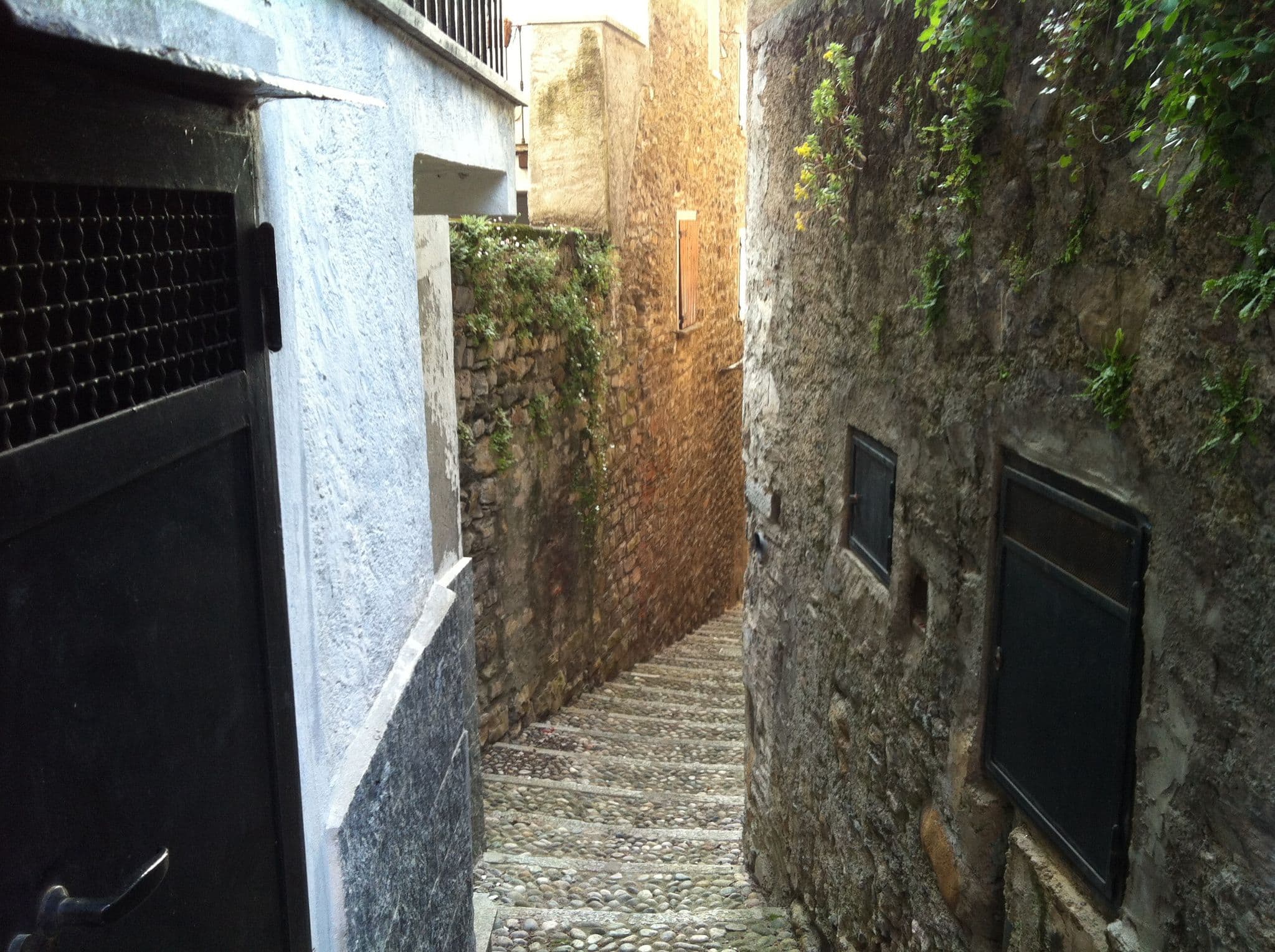 Street view near Villa Damia, Menaggio — © miguel_andrade (CC BY-SA · Mapillary)