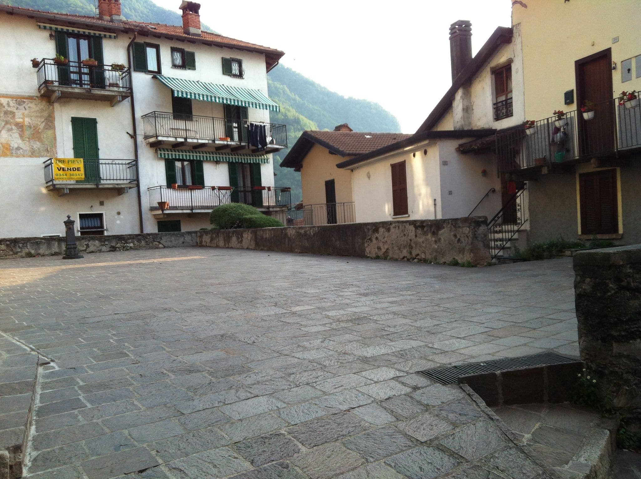 Street view near La Piazzetta, Menaggio — © miguel_andrade (CC BY-SA · Mapillary)