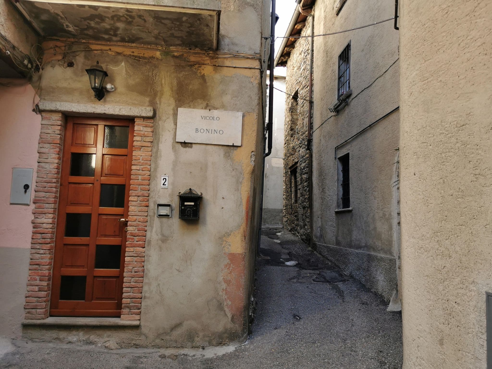 Street view near La Cà in piaza, Cernobbio — © kaitu (CC BY-SA · Mapillary)
