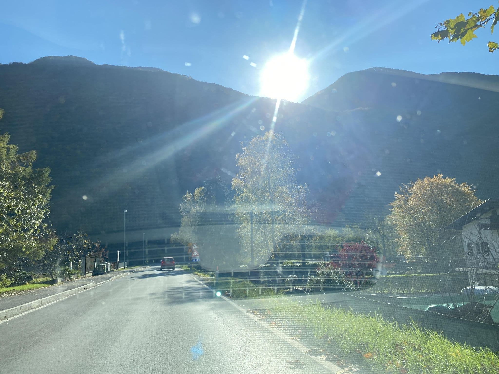 Street view near Sunwaychalets Lago di Lugano, Porlezza — © chrisbeddow (CC BY-SA · Mapillary)