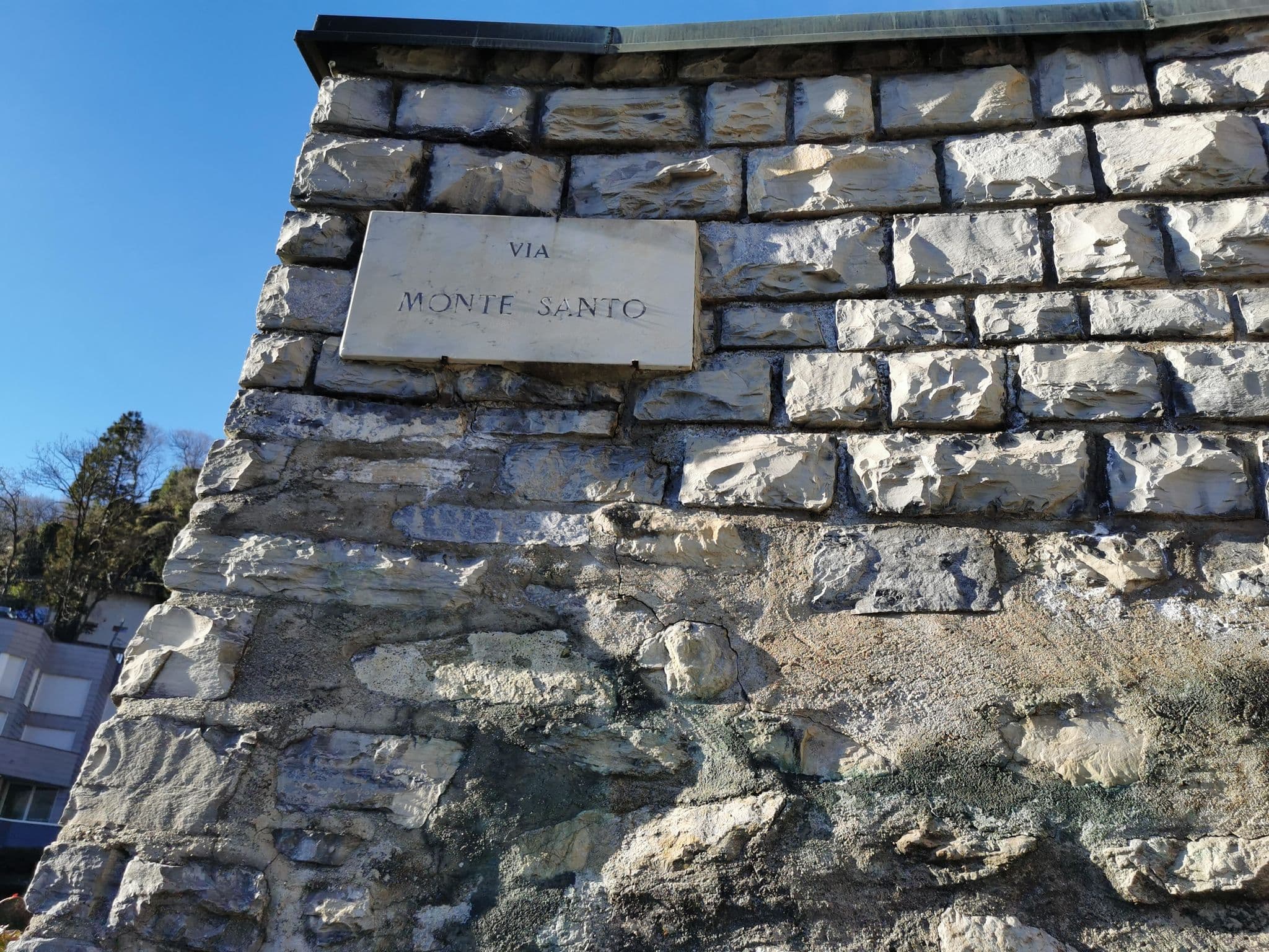 Street view near La Finestra Sul Lago, Cernobbio — © kaitu (CC BY-SA · Mapillary)