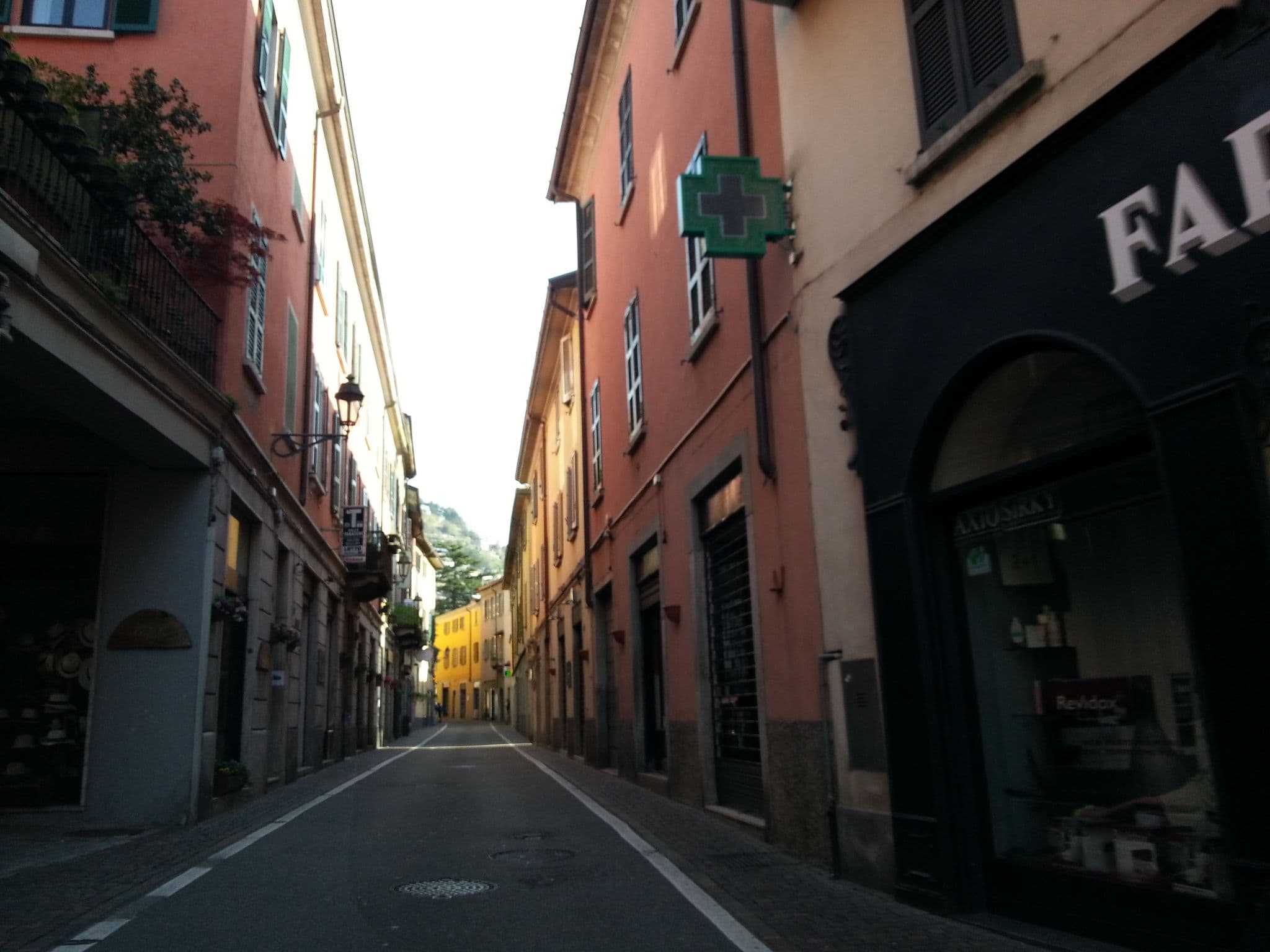 Street view near Regina 24, Cernobbio — © kaitu (CC BY-SA · Mapillary)