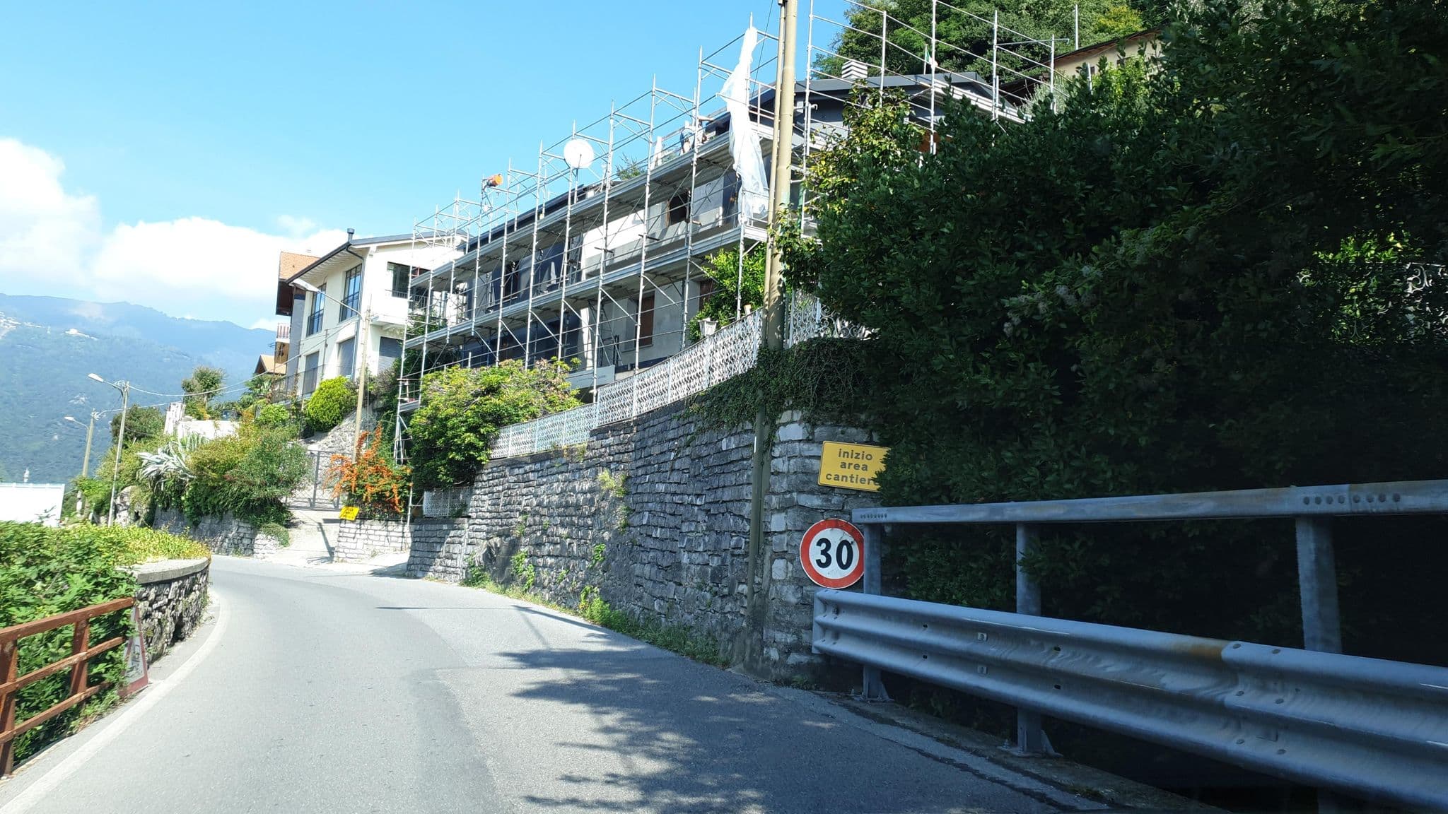 Street view near Villa Rosina, Nesso — © jopparn (CC BY-SA · Mapillary)