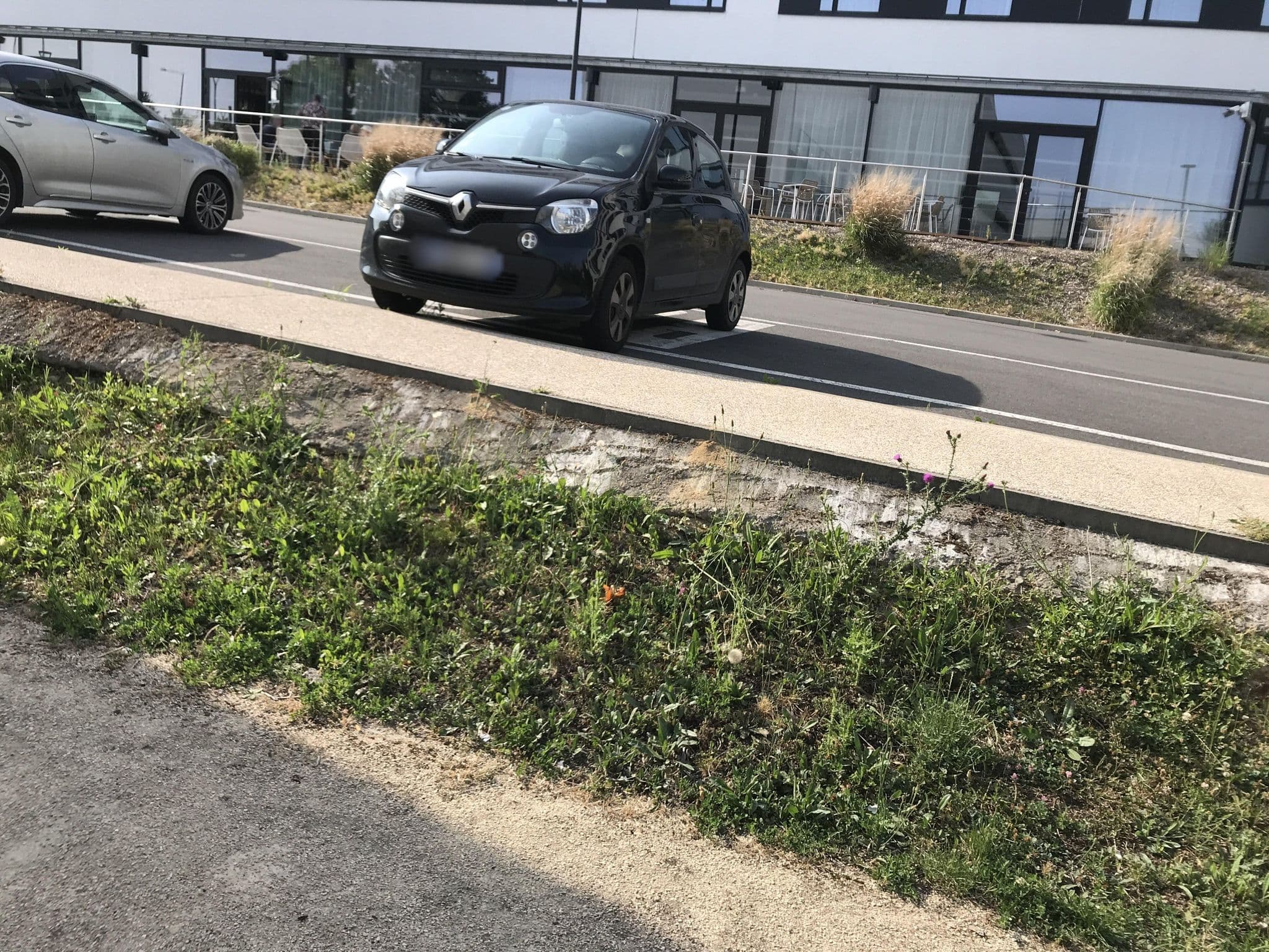 Street view near Ibis Styles Paris Orly Airport, Rungis — © josmougn (CC BY-SA · Mapillary)