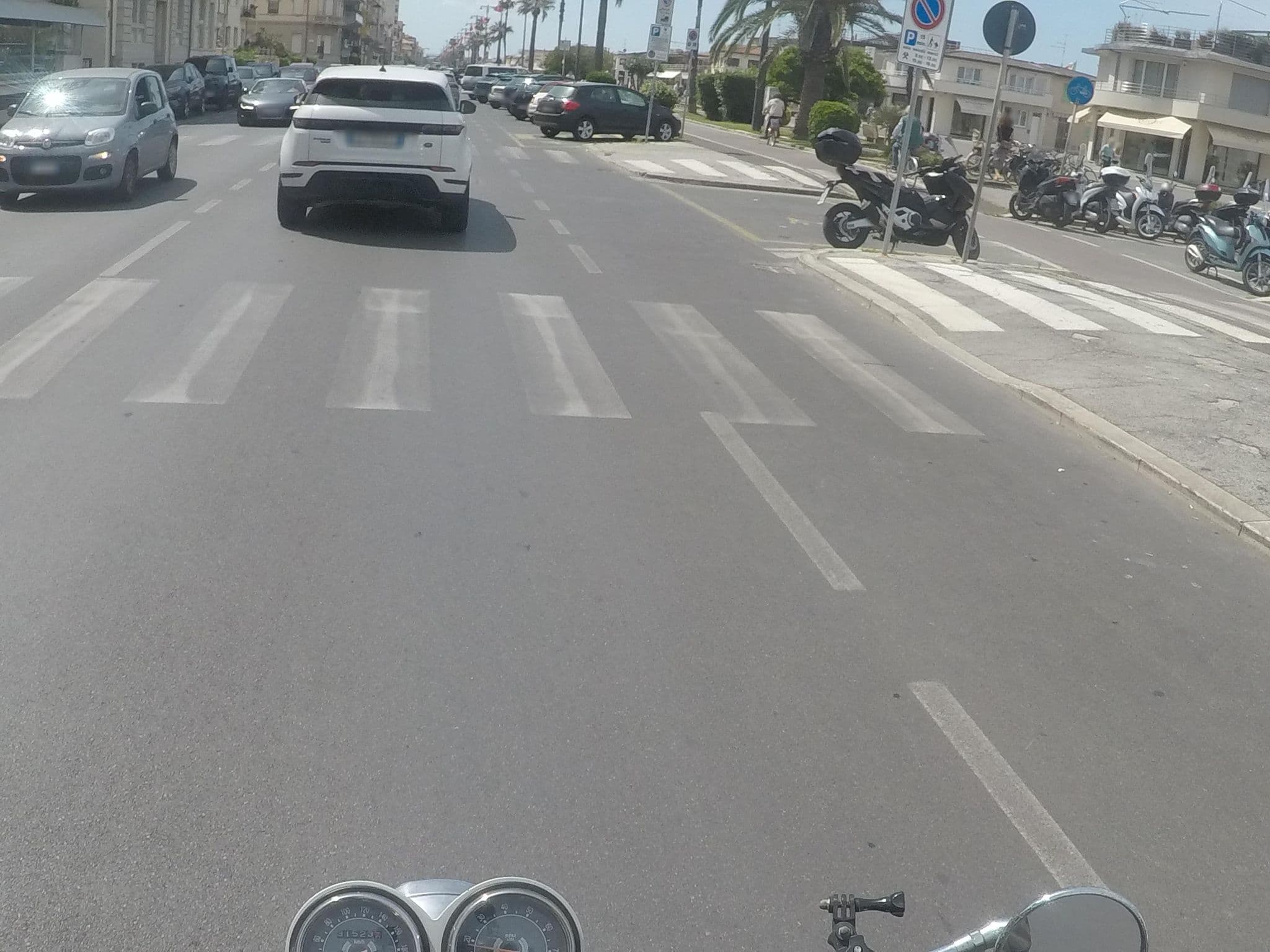 Street view near Albergo Losanna, Viareggio — © cxc (CC BY-SA · Mapillary)