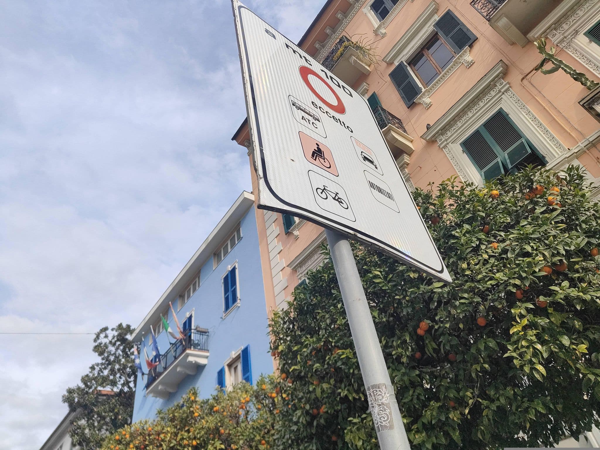 Street view near Il Gatto Zorba, La Spezia — © omfg_notpr (CC BY-SA · Mapillary)