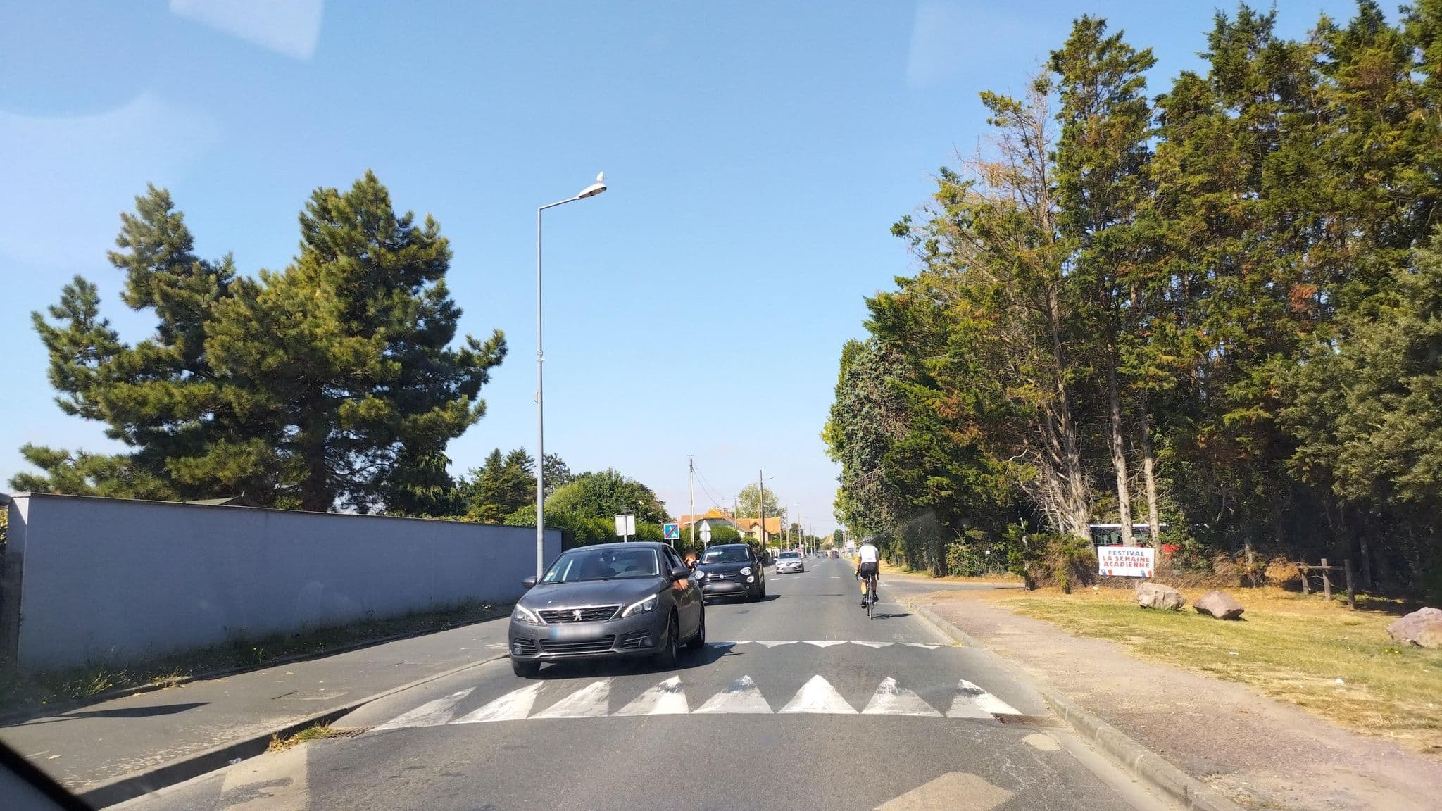 Street view near Aire de camping-car communale du Parc de l'Edit à Courseulles-sur-Mer, Courseulles-sur-Mer — © remiforall (CC BY-SA · Mapillary)