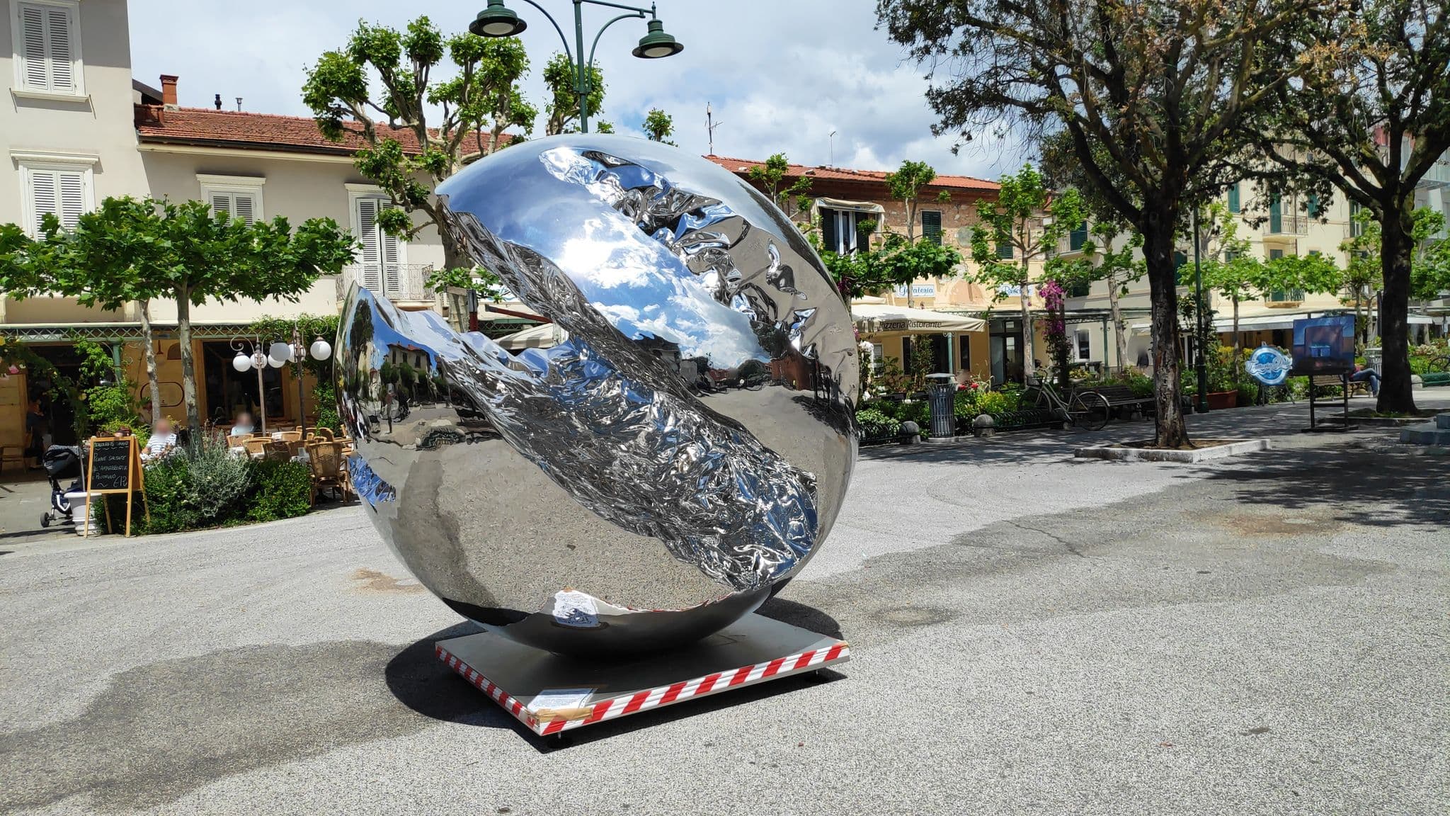 Street view near Hotel Elbano, Forte dei Marmi — © marcuscalabresus (CC BY-SA · Mapillary)