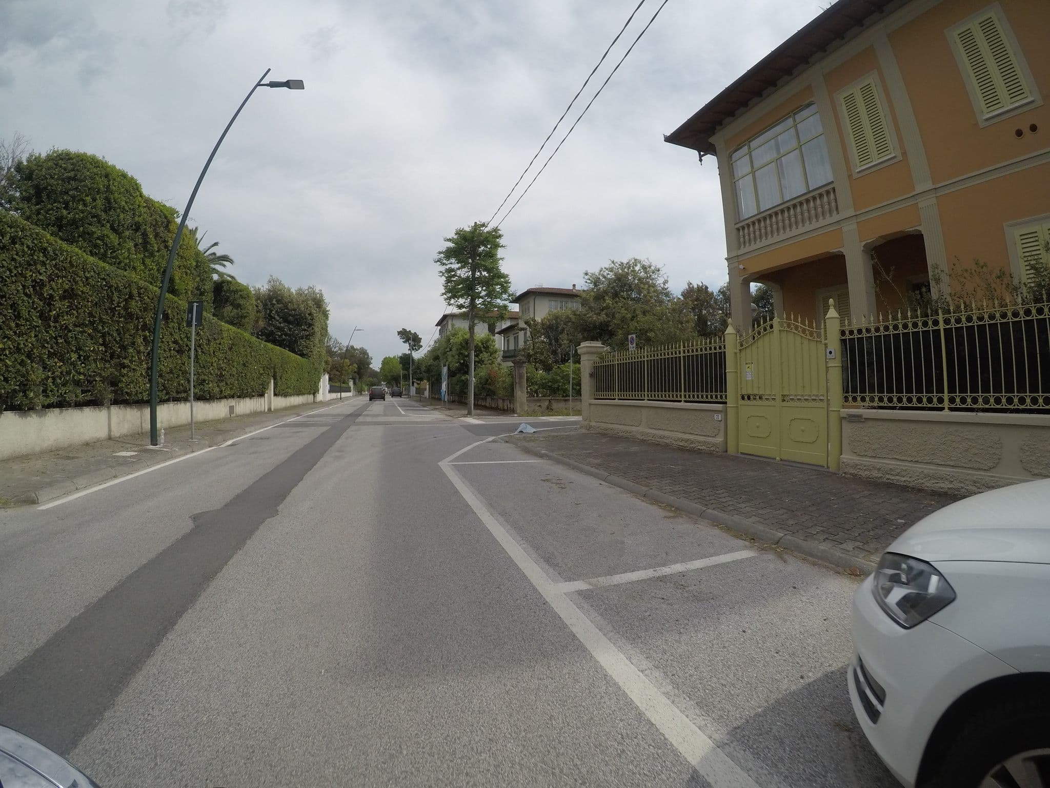 Street view near A Due Passi, Forte dei Marmi — © cxc (CC BY-SA · Mapillary)