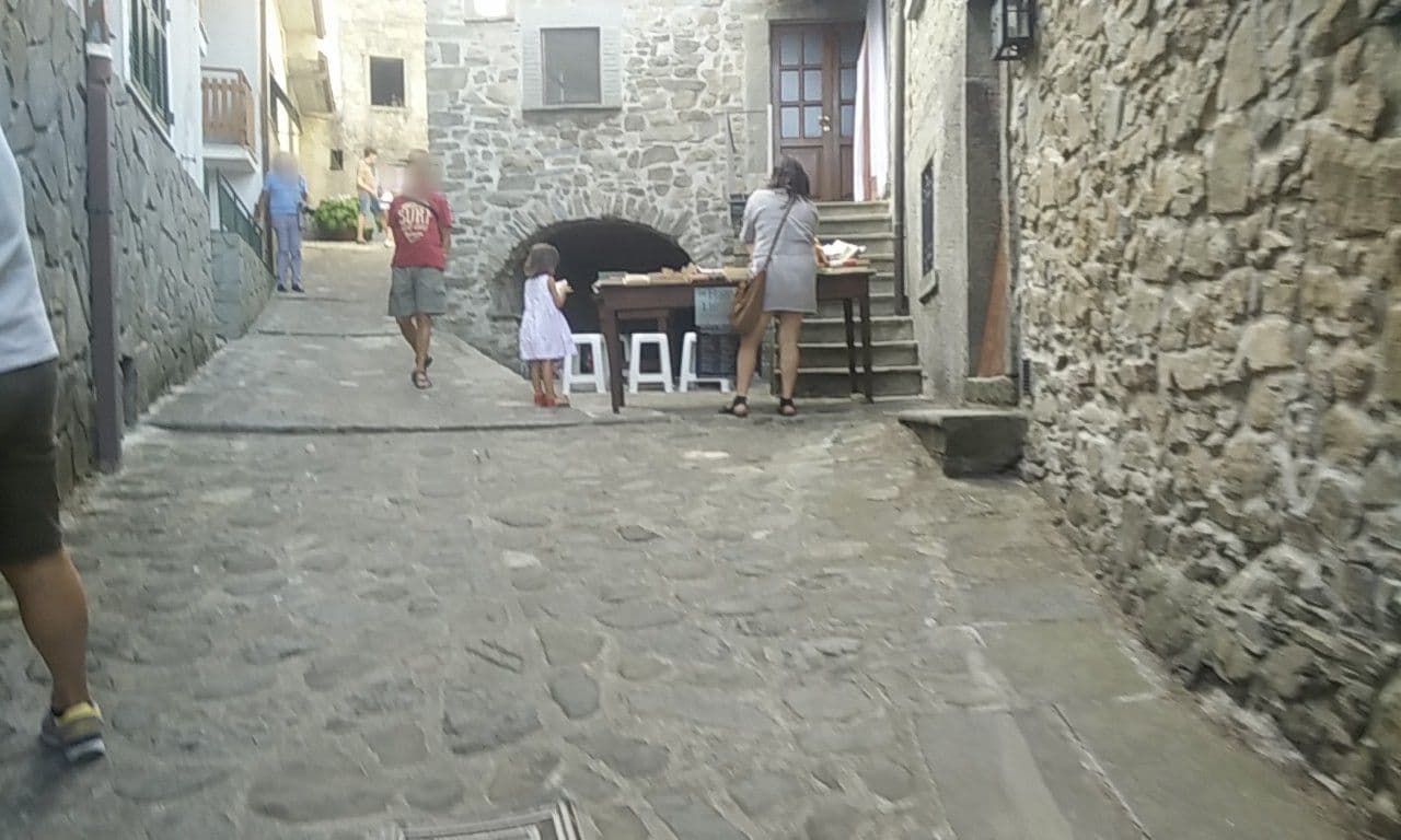 Street view near Ristorante Albergo La Gerla D'Oro Tiziano Fogola, Villafranca in Lunigiana — © jackyes (CC BY-SA · Mapillary)