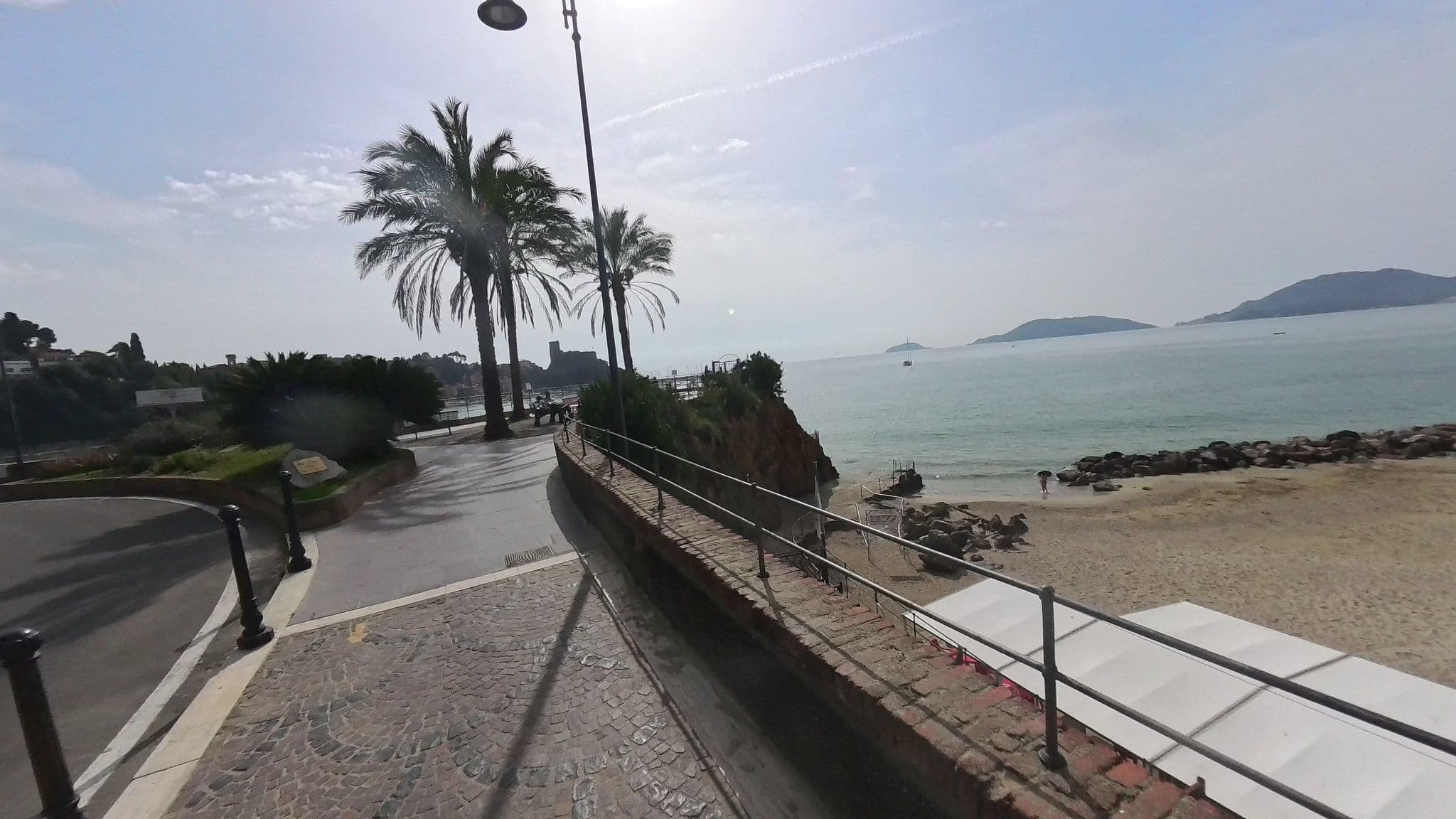 Street view near Hotel San Terenzo hotelsanterenzo.it, Lerici — © omfg_notpr (CC BY-SA · Mapillary)
