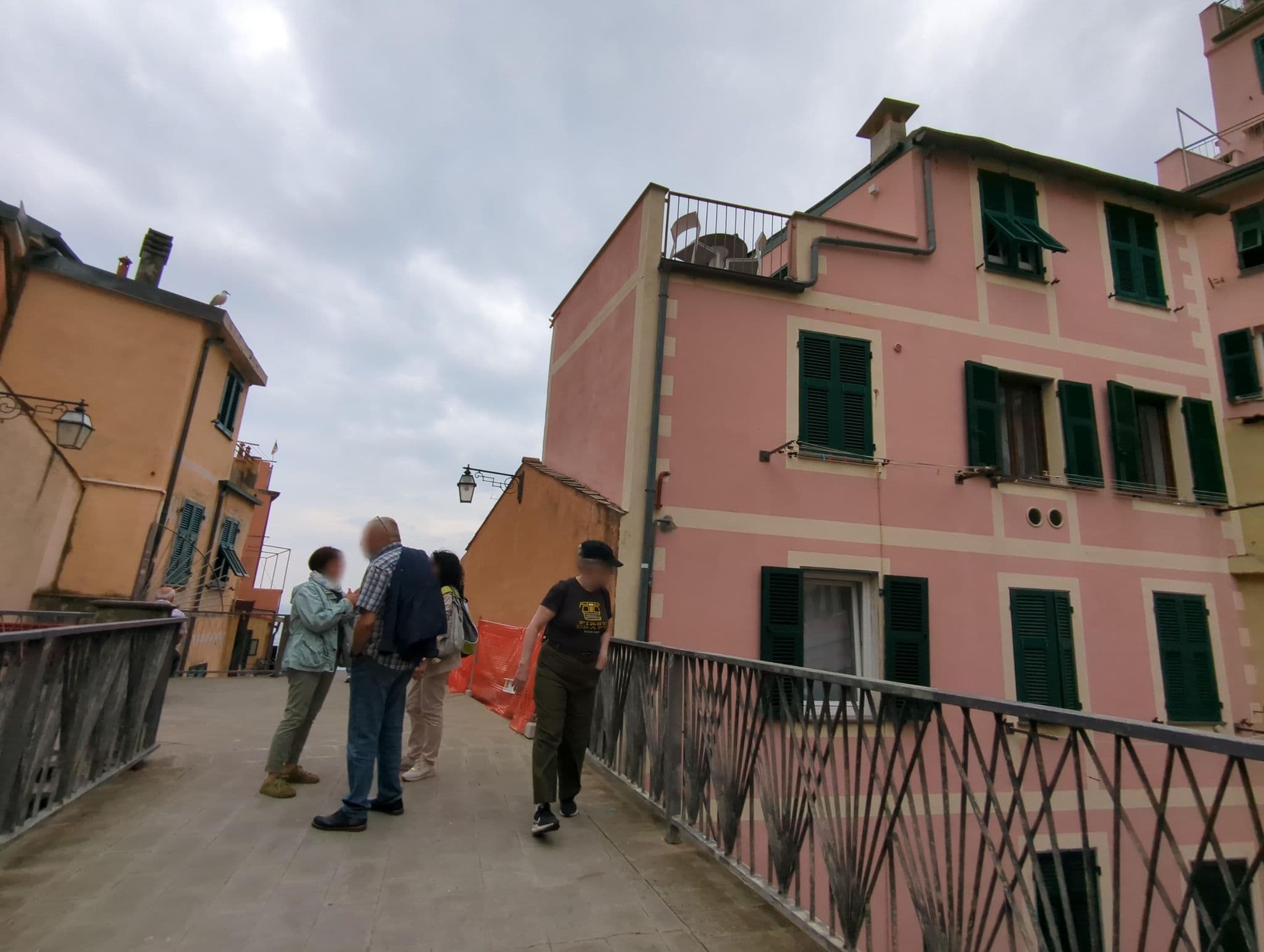Street view near Lucy’s, Riomaggiore — © ente (CC BY-SA · Mapillary)