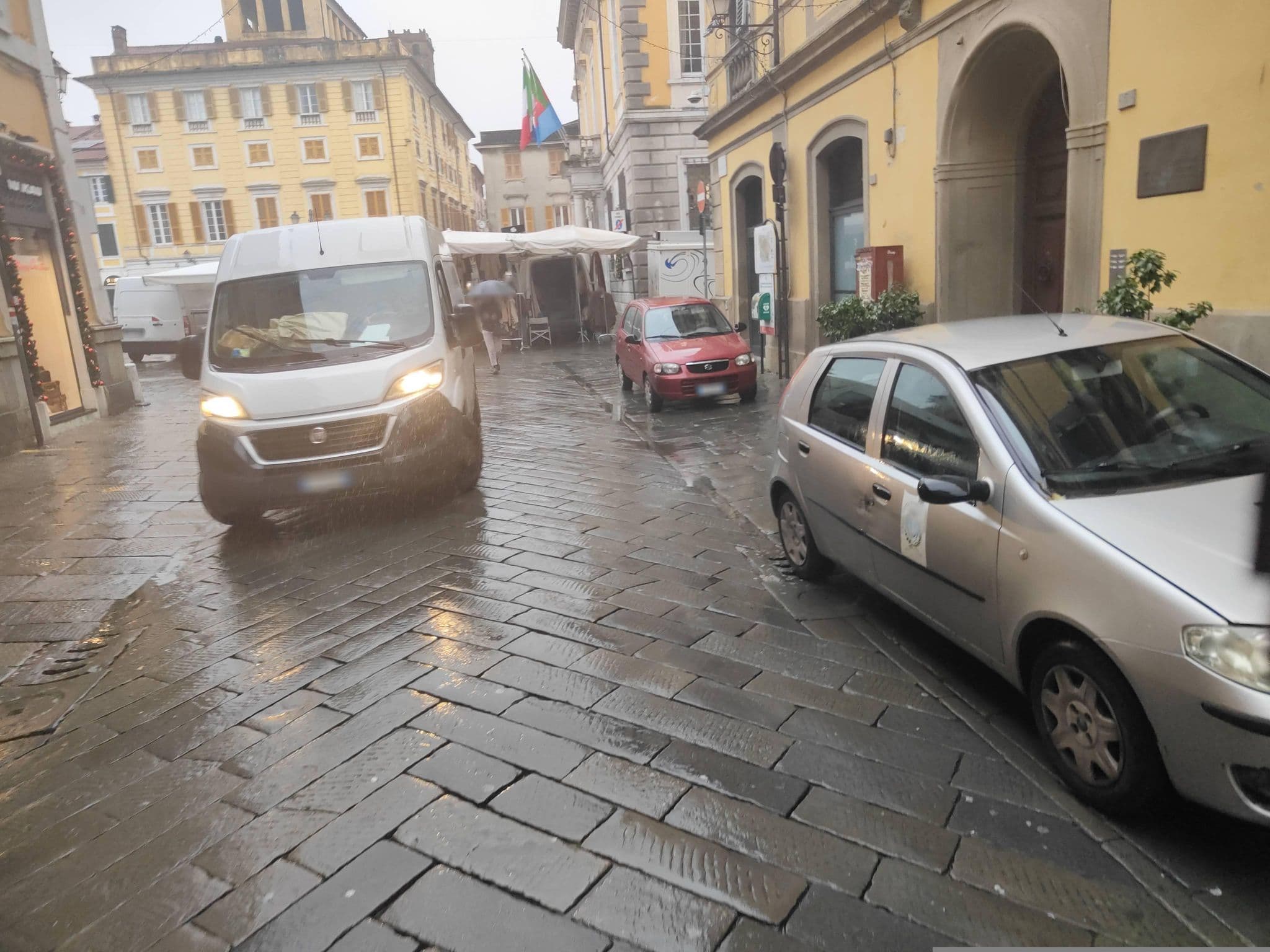Street view near La Casa Torre di Eva, Sarzana — © omfg_notpr (CC BY-SA · Mapillary)