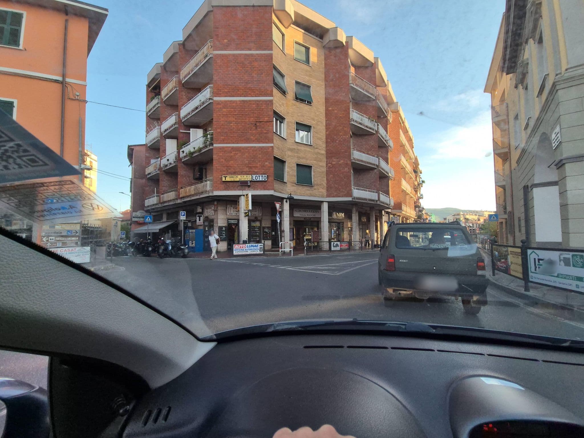 Street view near Albergo Stella, Sarzana — © omfg_notpr (CC BY-SA · Mapillary)