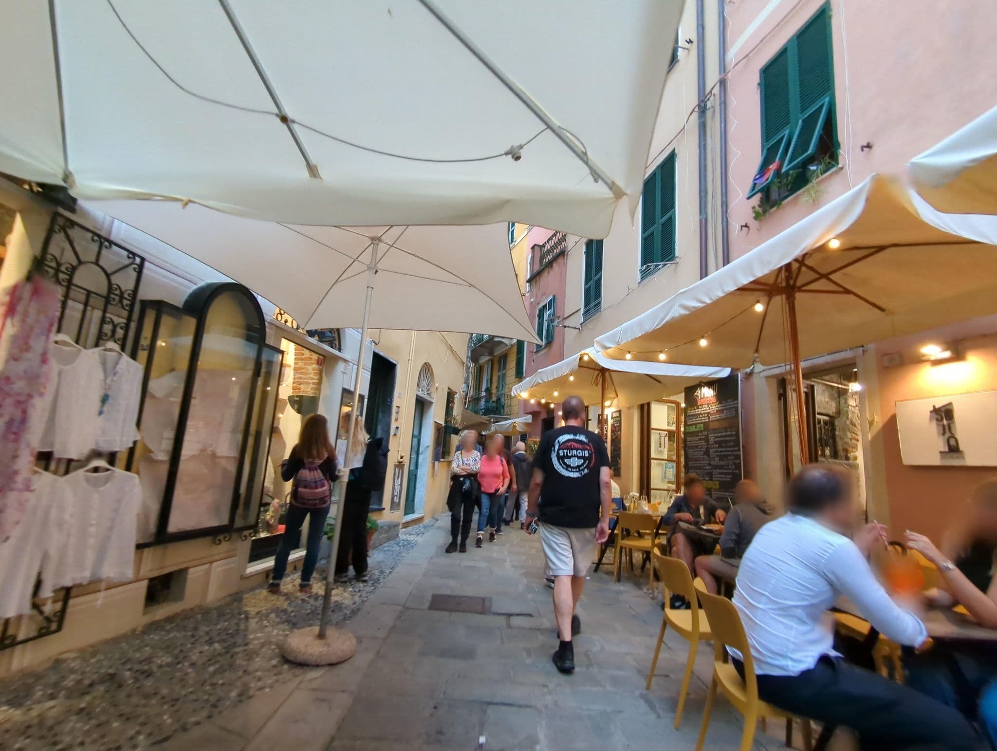 Street view near Avigna Du Raffa, Monterosso al Mare — © ente (CC BY-SA · Mapillary)