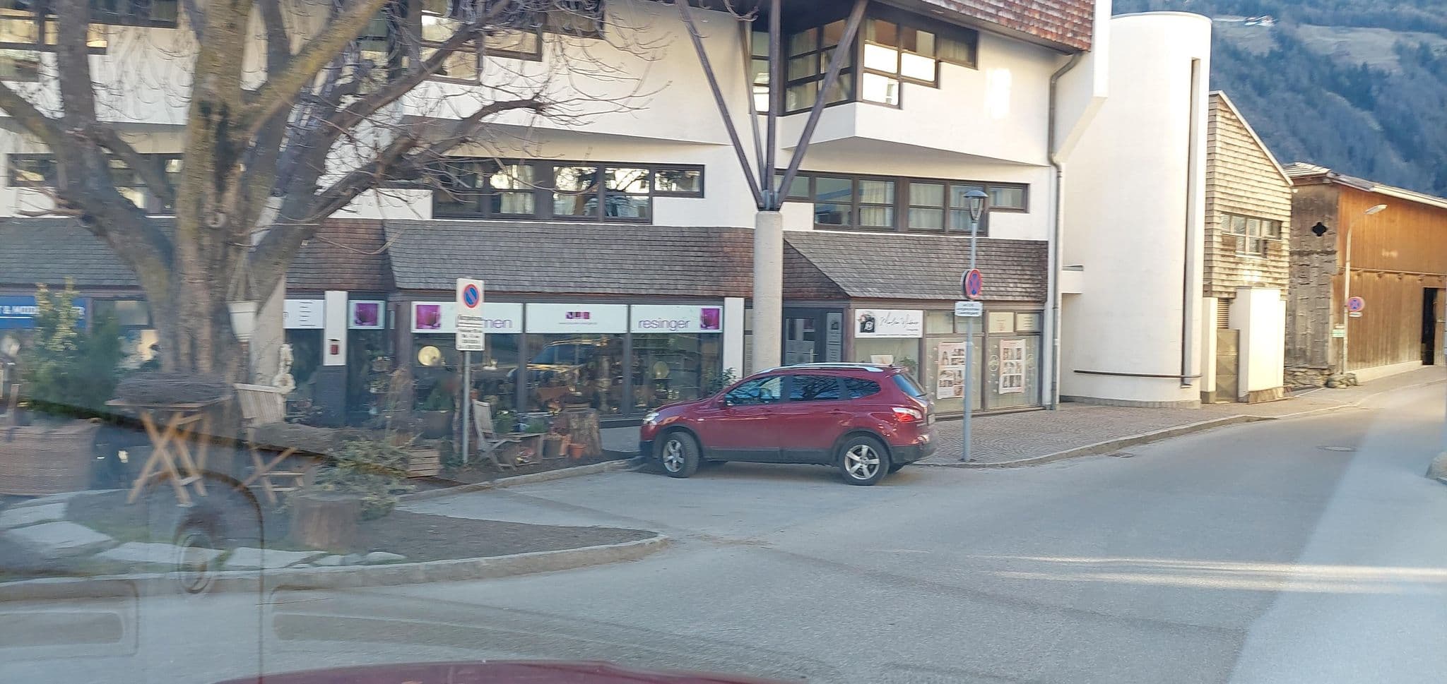 Street view near Hotel Rauter, Matrei in Osttirol — © gzin (CC BY-SA · Mapillary)